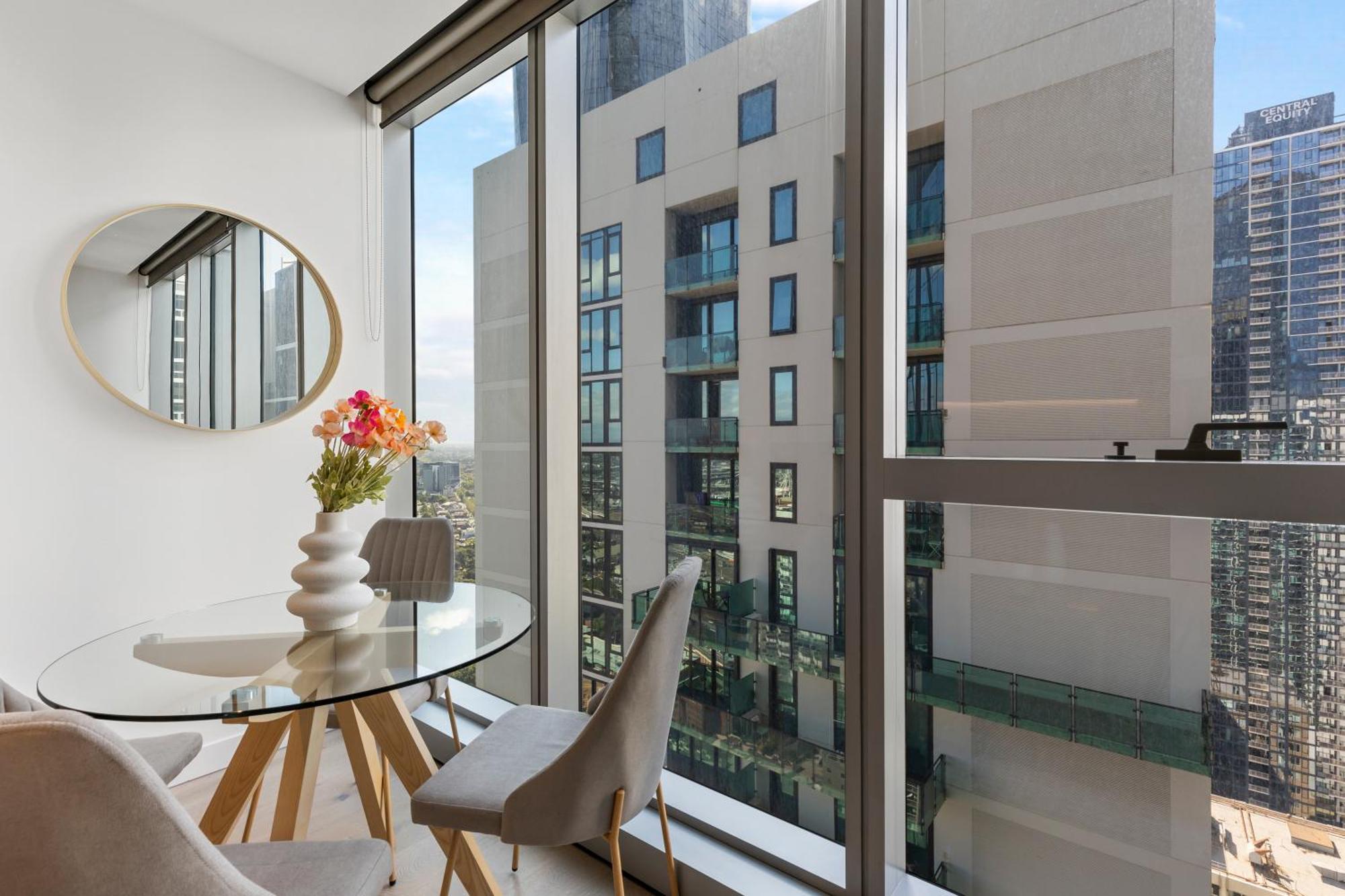 Stylish & Vibrant In Location W Gym, Pool