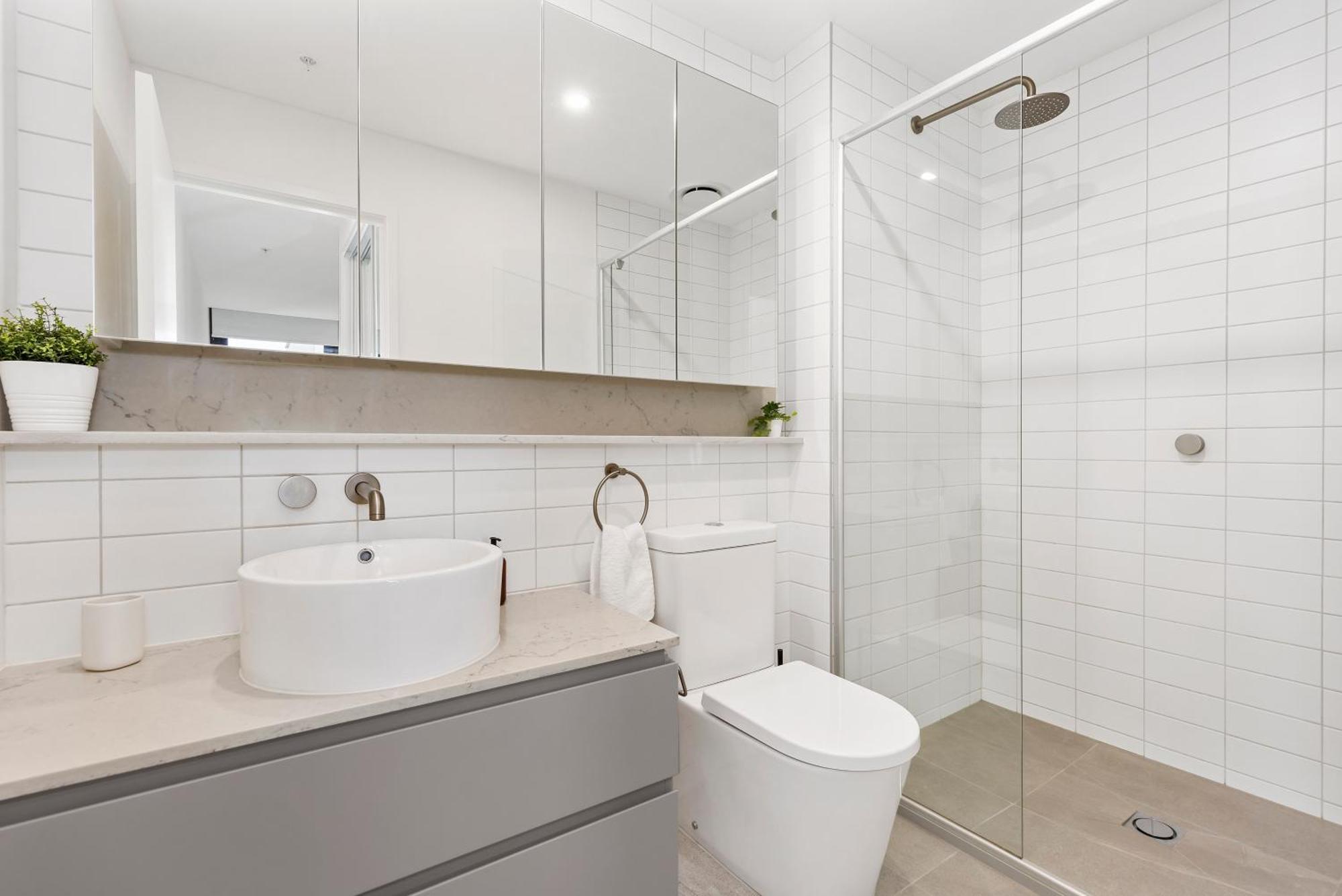 Spacious & Bright Near Major Hospital Precinct Apartment Melbourne