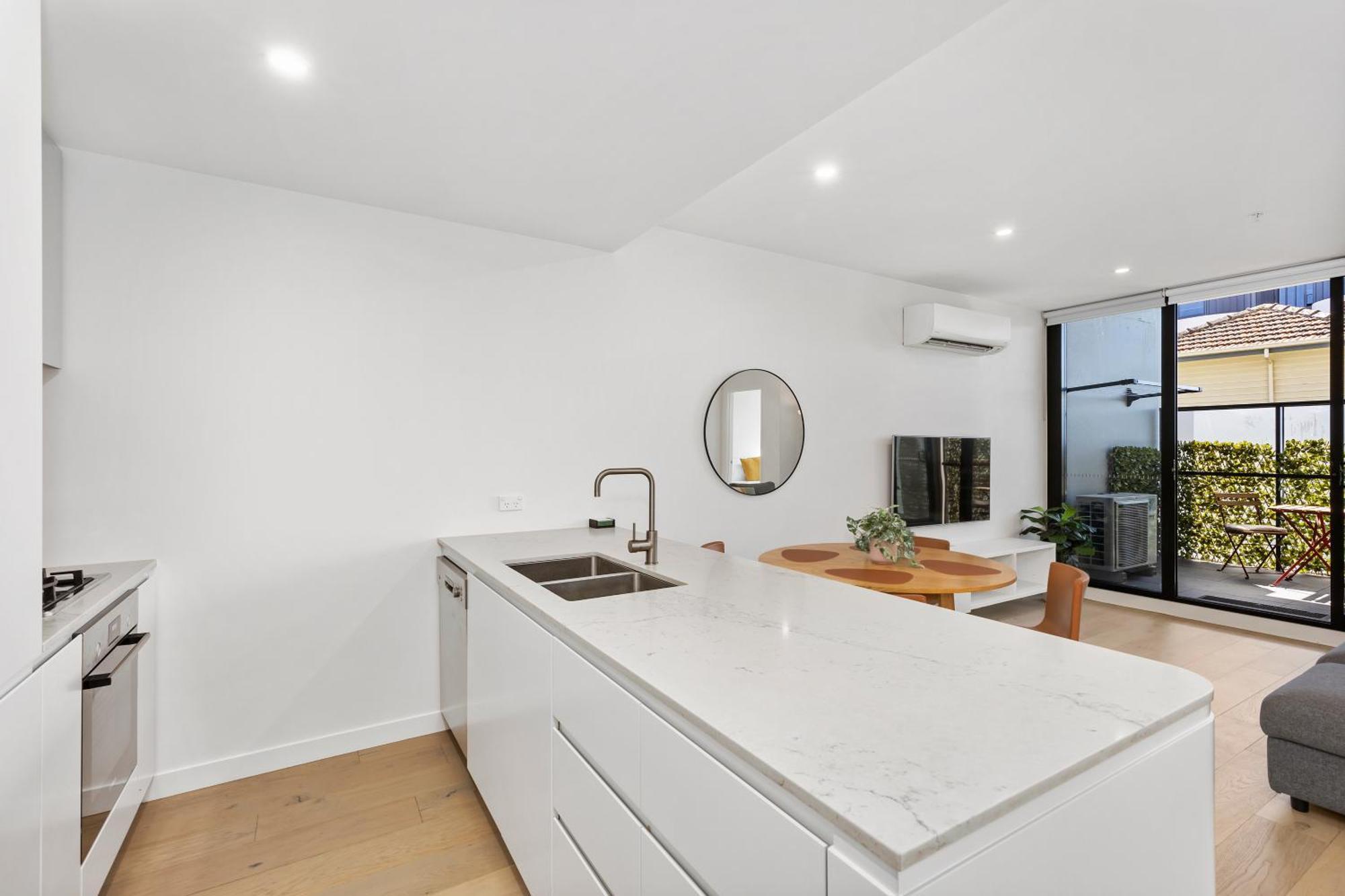 Apartment Spacious & Bright Near Major Hospital Precinct Melbourne