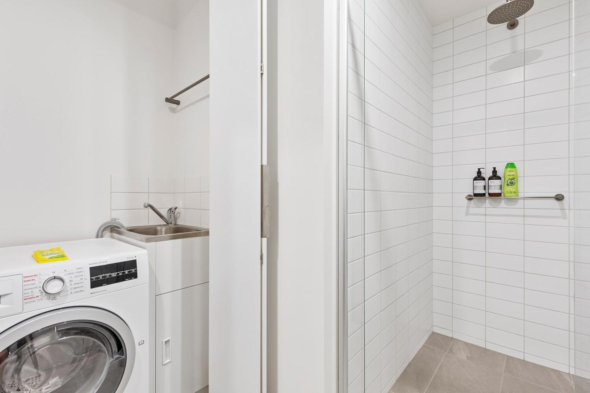 Apartment Spacious & Bright Near Major Hospital Precinct Melbourne