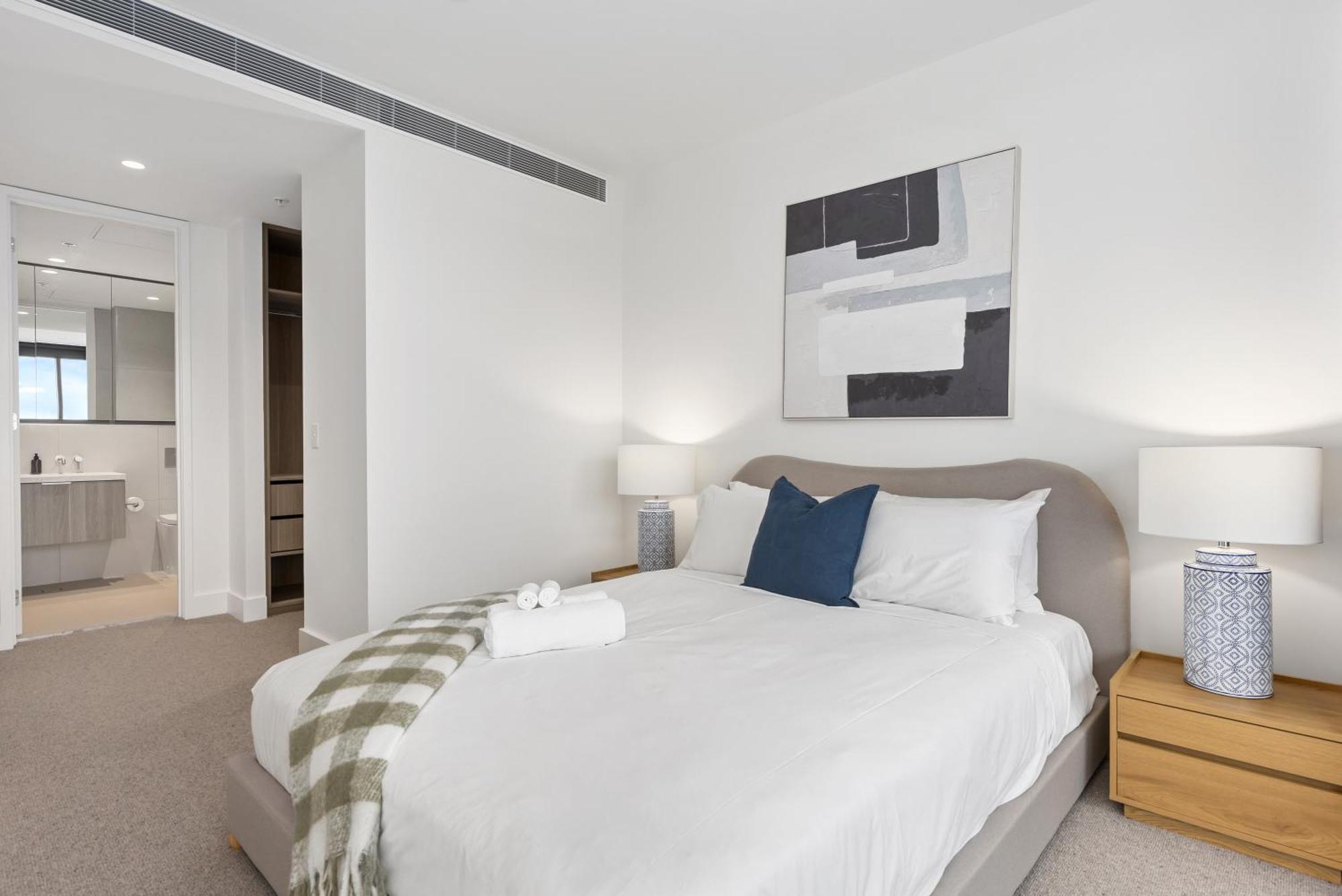 Sea View 2br W Rooftop Pool In Melb!