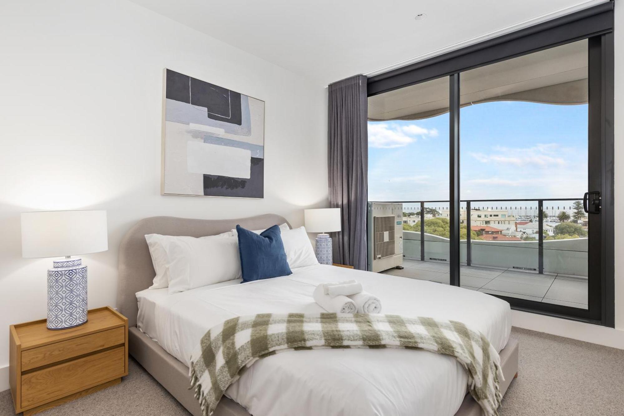 Sea View 2br W Rooftop Pool In Melb! *