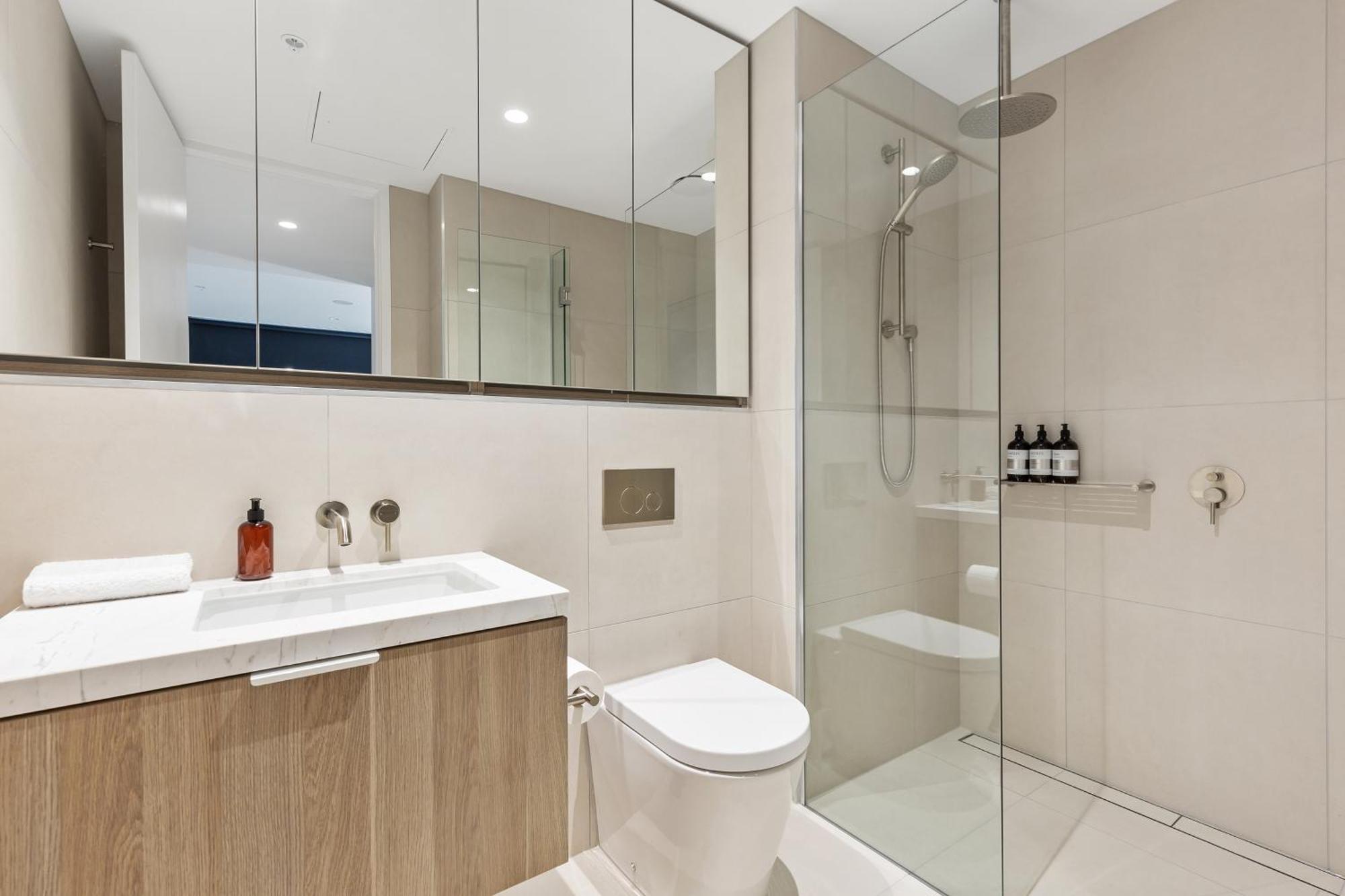 Sea View 2br W Rooftop Pool In Melb!