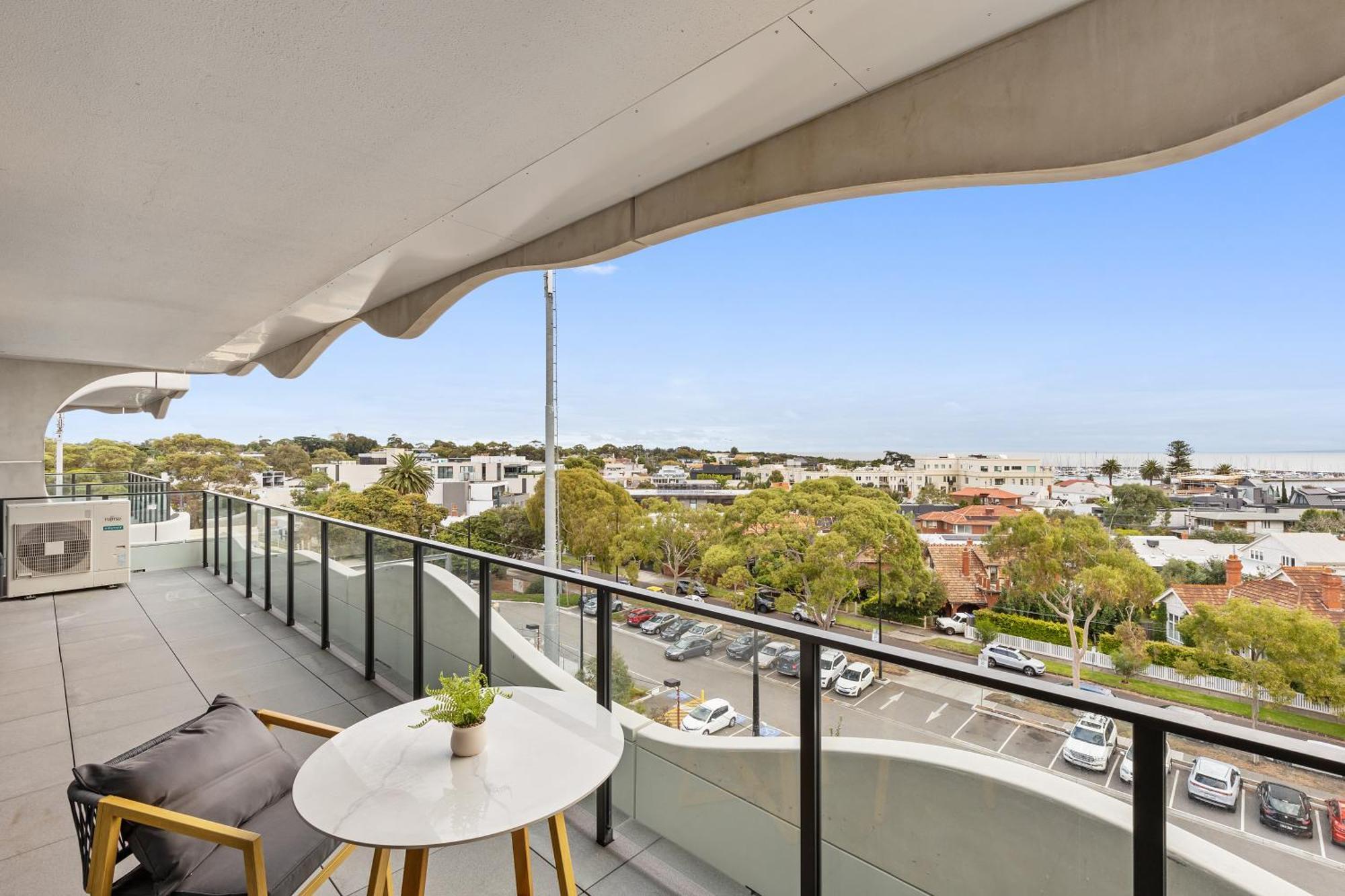 Sea View 2br W Rooftop Pool In Melb! Apartment