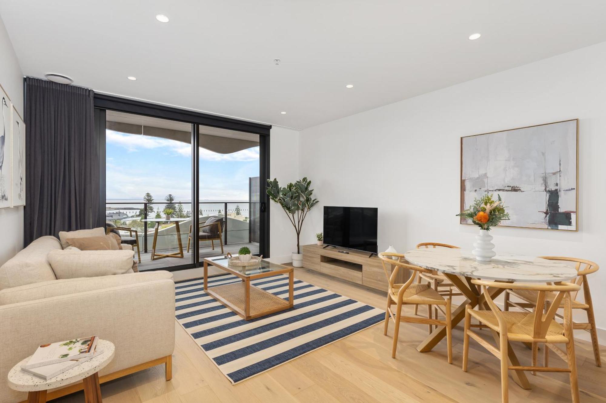 Sea View 2br W Rooftop Pool In Melb!