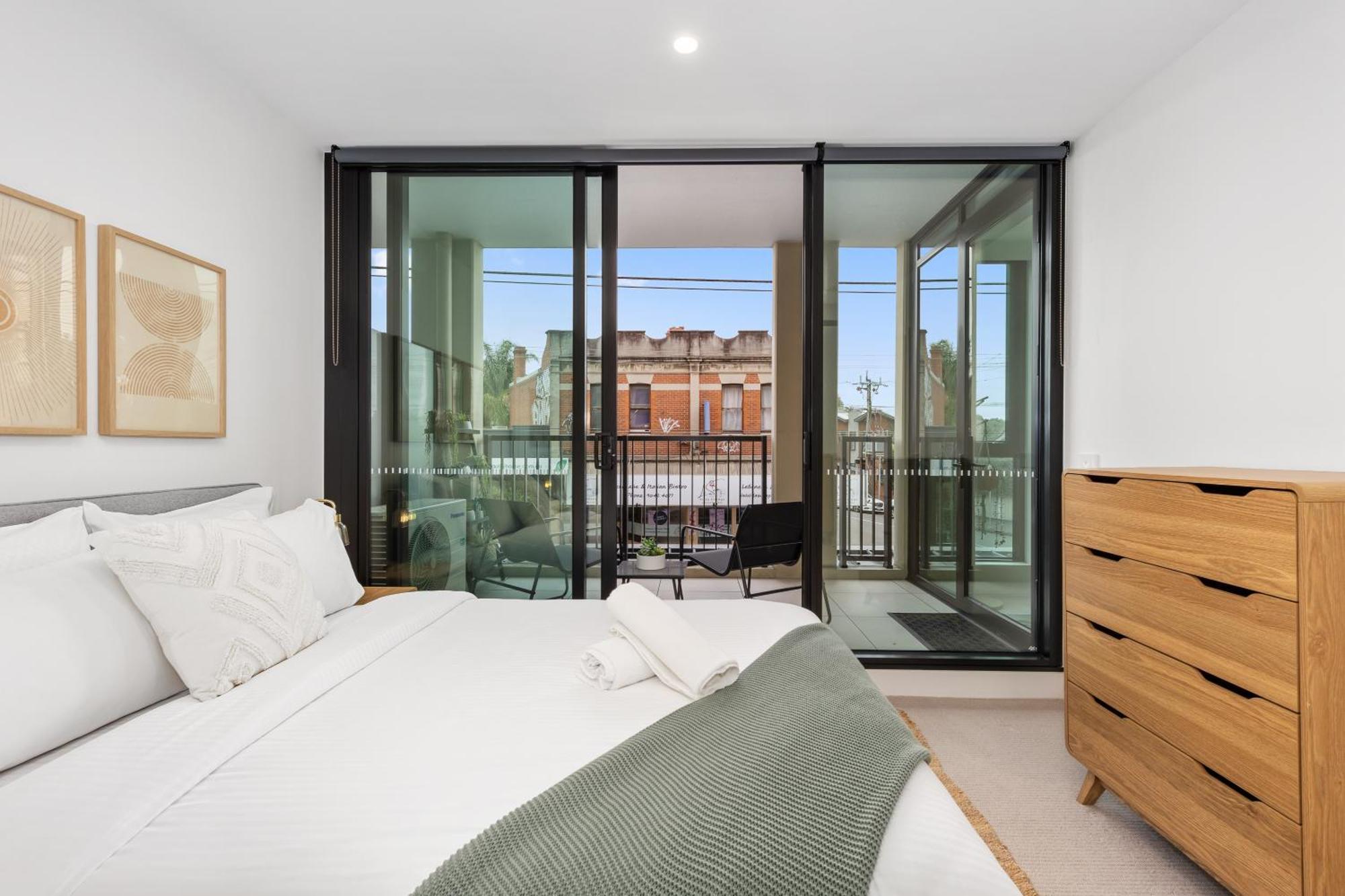 Bright And Modern 1br With Balcony And Car Park