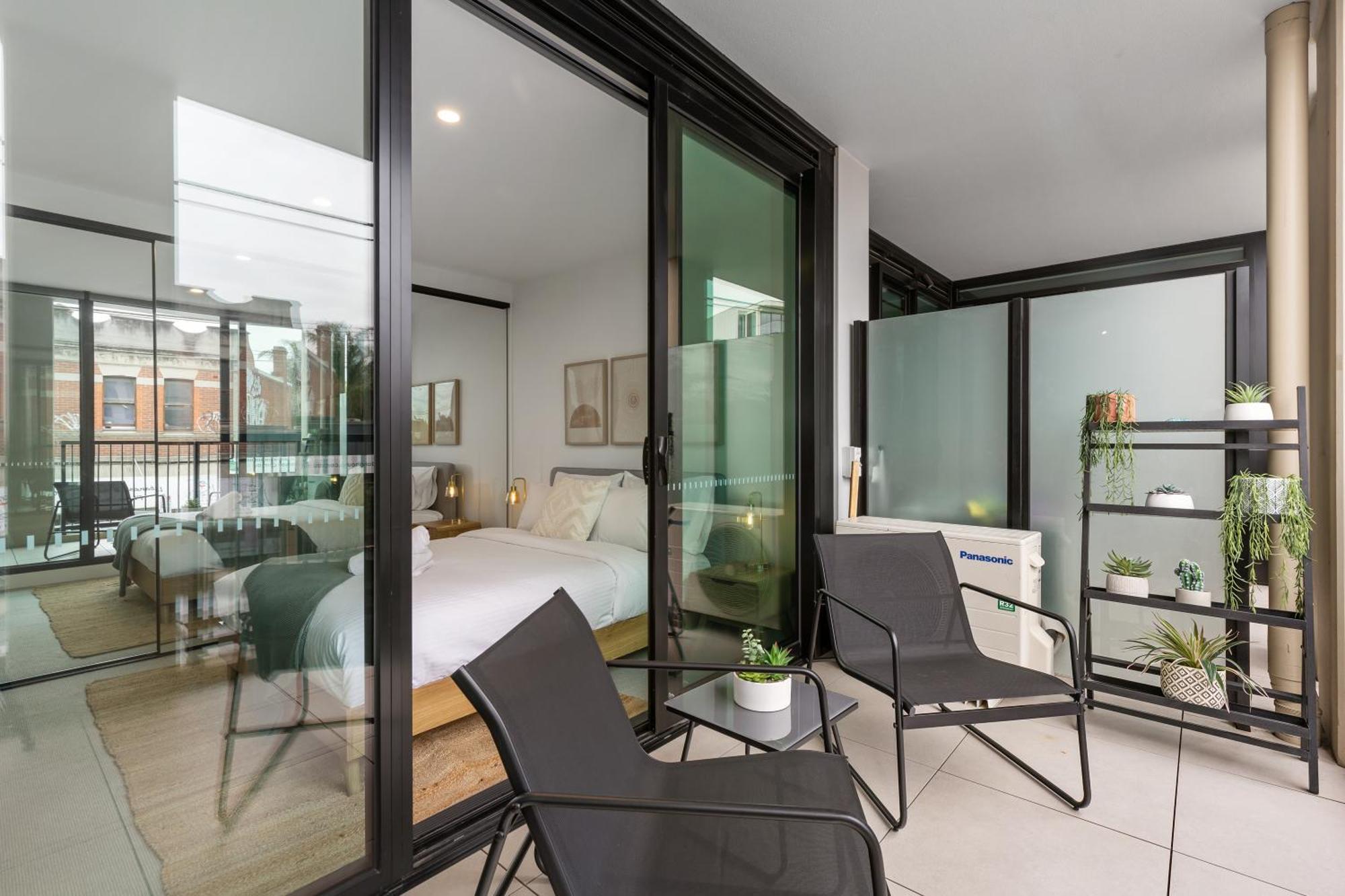 Bright And Modern 1br With Balcony And Car Park Apartment