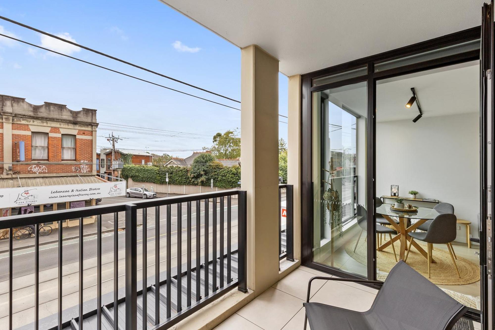 Apartment Bright And Modern 1br With Balcony And Car Park