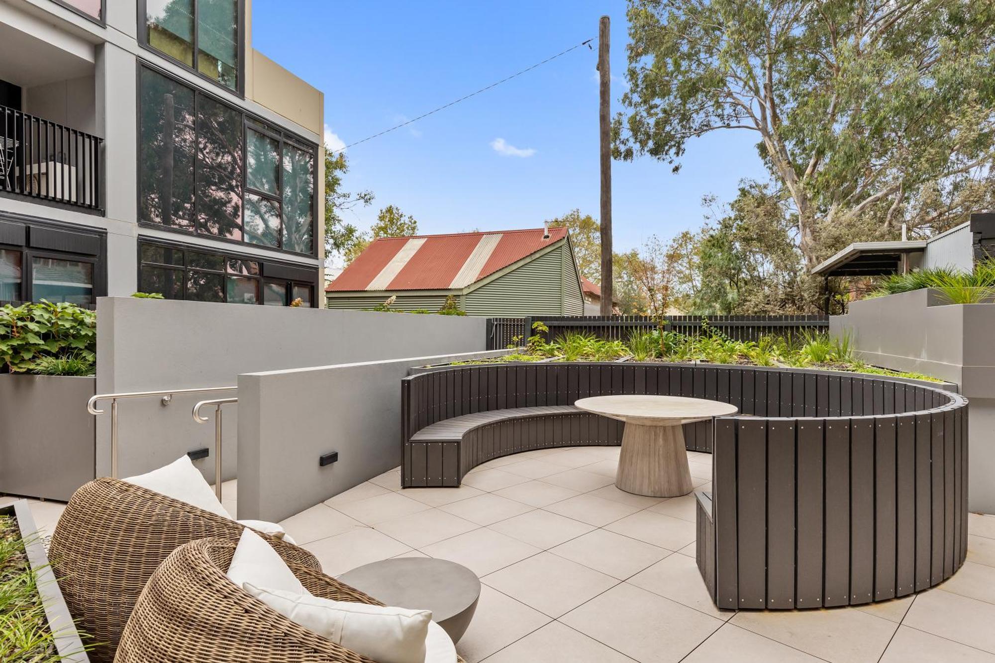 Bright And Modern 1br With Balcony And Car Park Apartment Melbourne