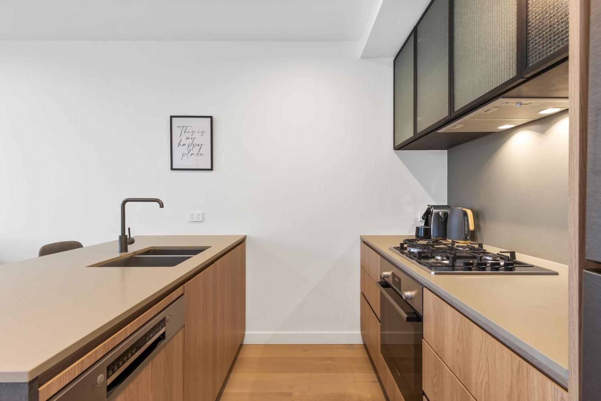 Bright And Modern 1br With Balcony And Car Park