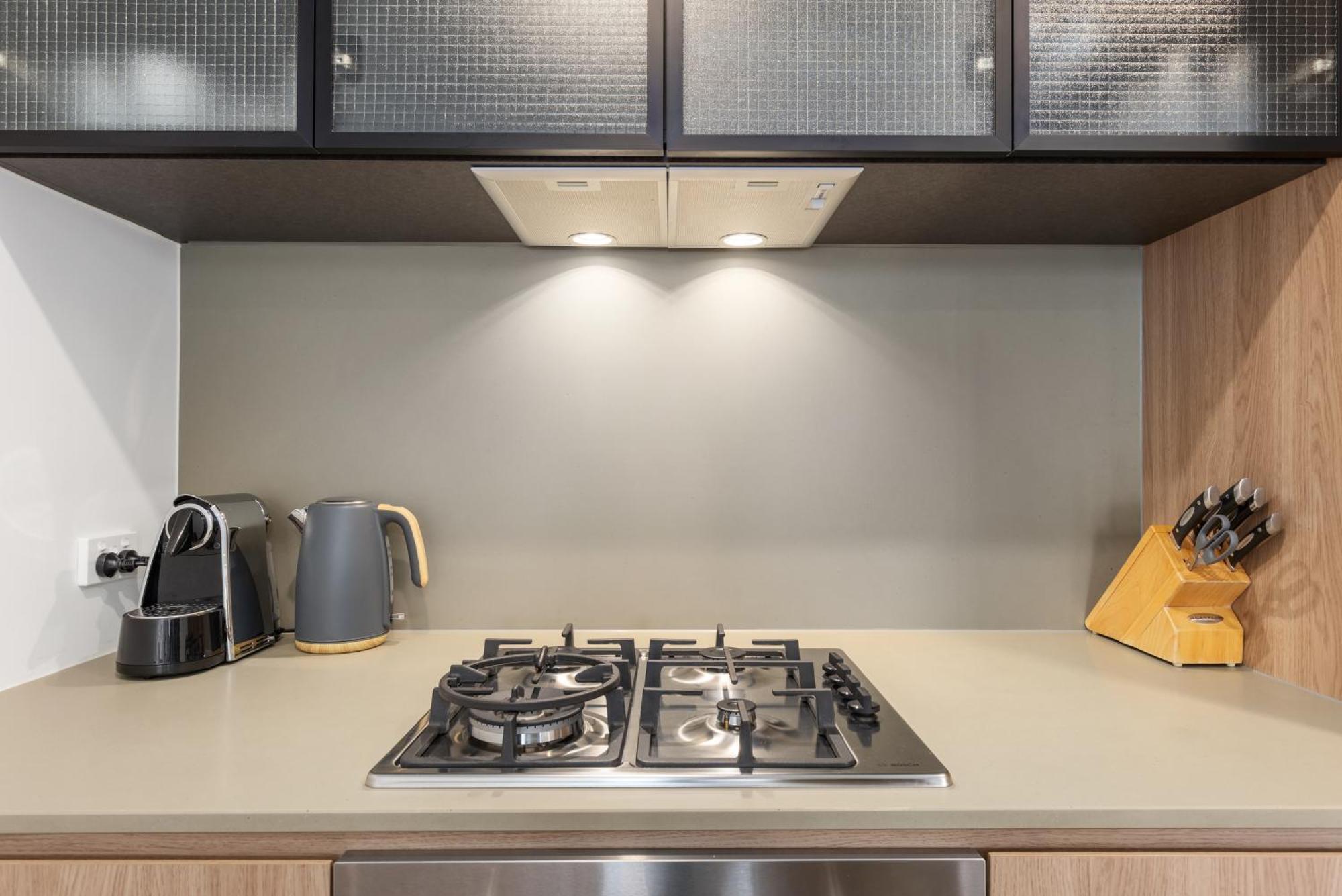 Apartment Bright And Modern 1br With Balcony And Car Park Melbourne