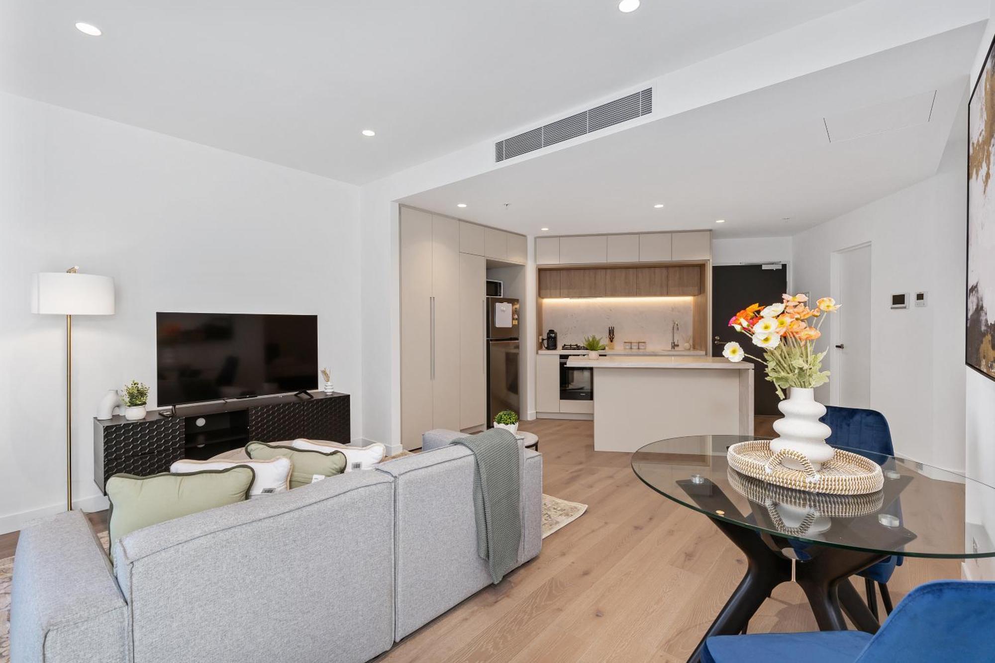 Brand New In West Side Place Location Apartment