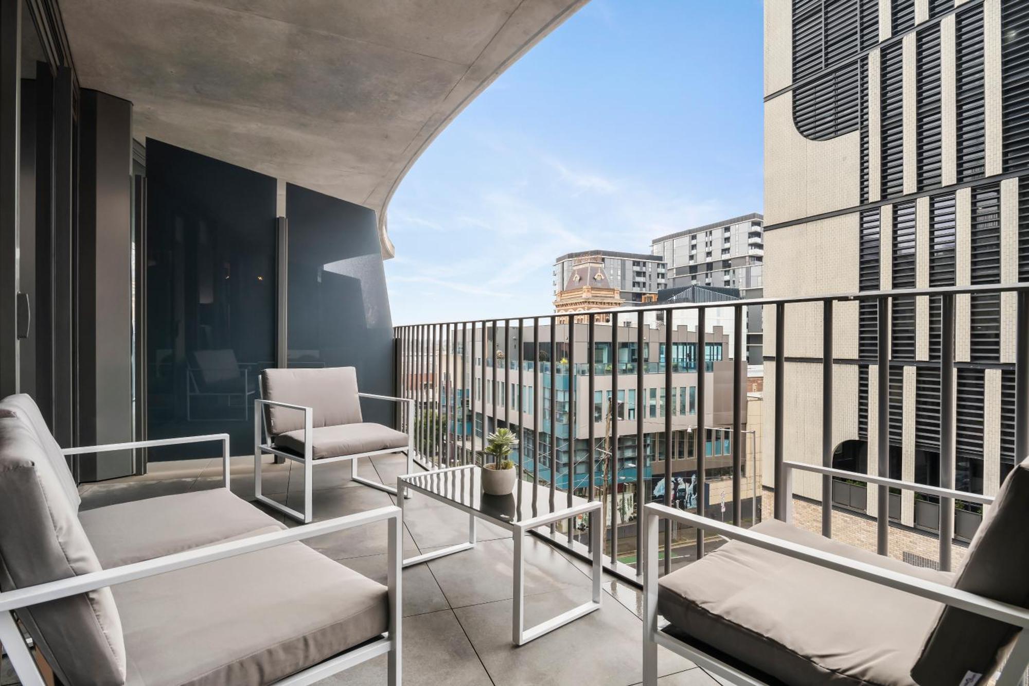 Apartment Bright And Stylish 1br W Balcony, Wi-fi And Desk *