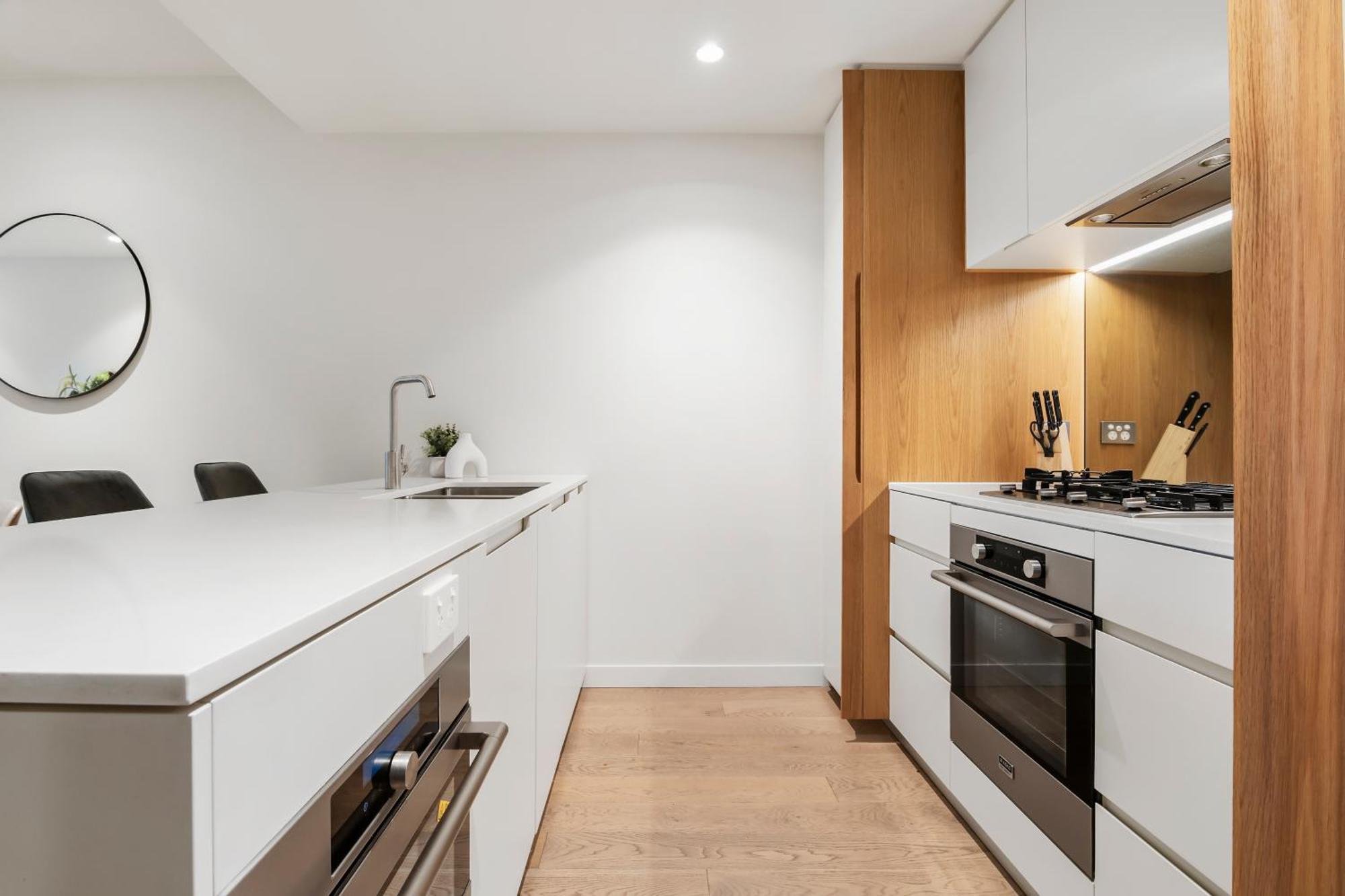 Bright And Stylish 1br W Balcony, Wi-fi And Desk Apartment