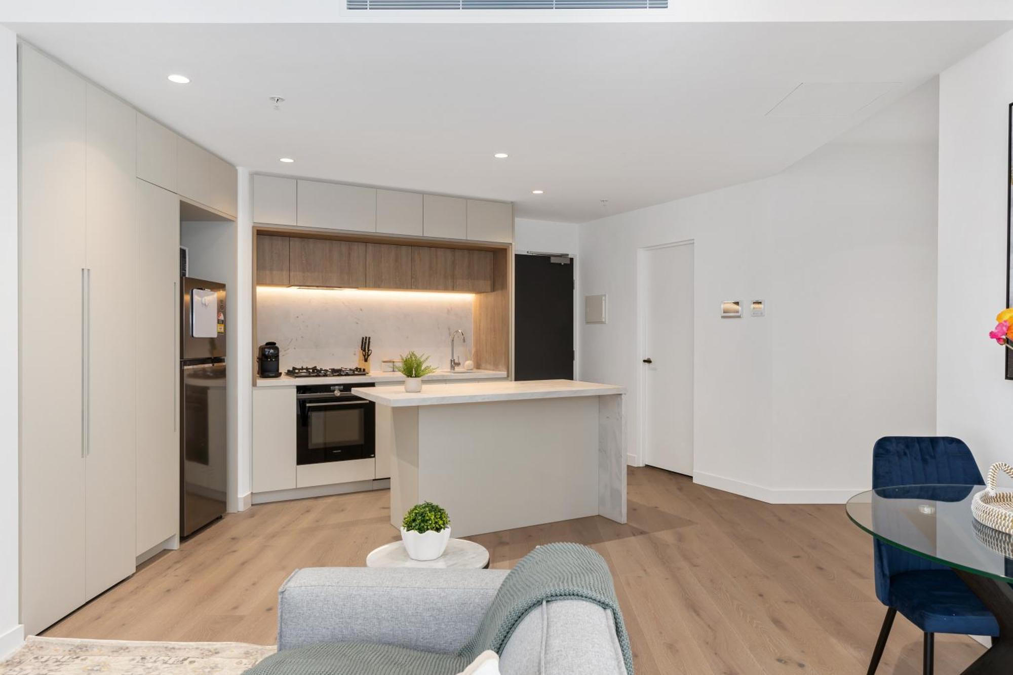 Apartment Brand New In West Side Place Location
