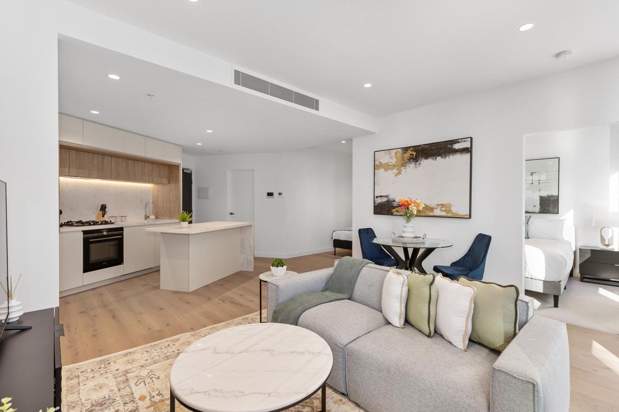 Brand New In West Side Place Location * Melbourne