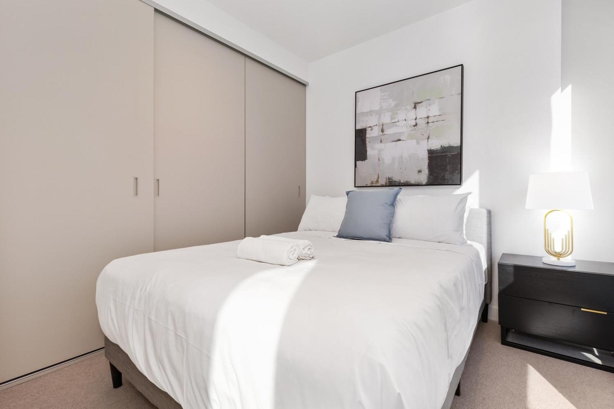 Brand New In West Side Place Location Melbourne