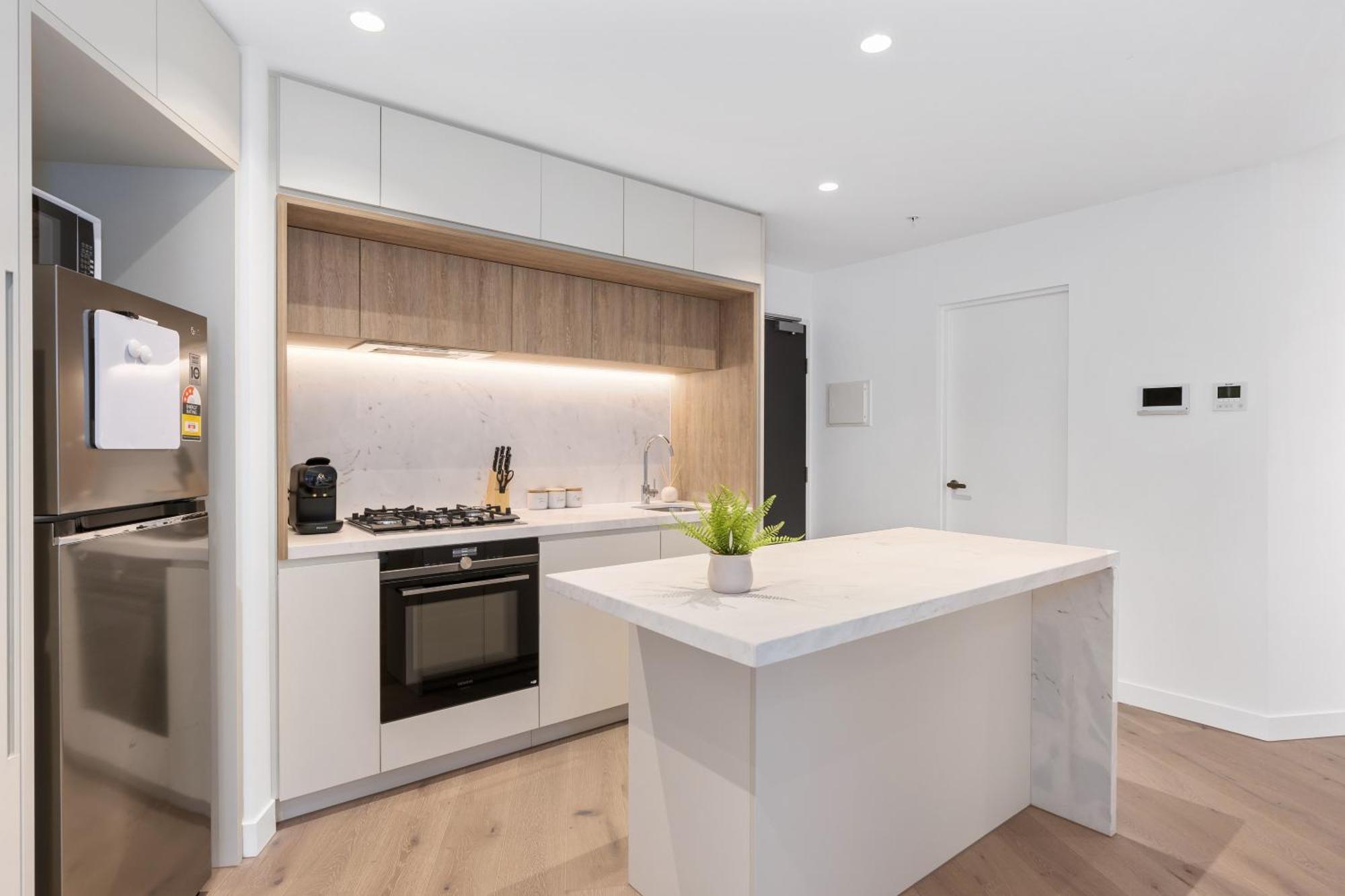 Brand New In West Side Place Location Apartment *