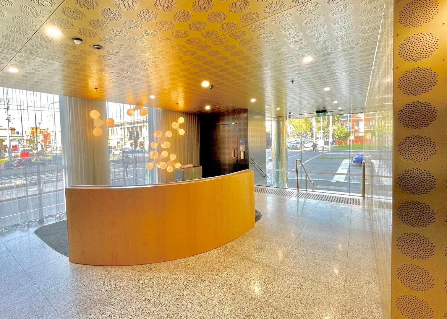 Stylish 1br In Trendy Area W Big Balcony & Parking Melbourne