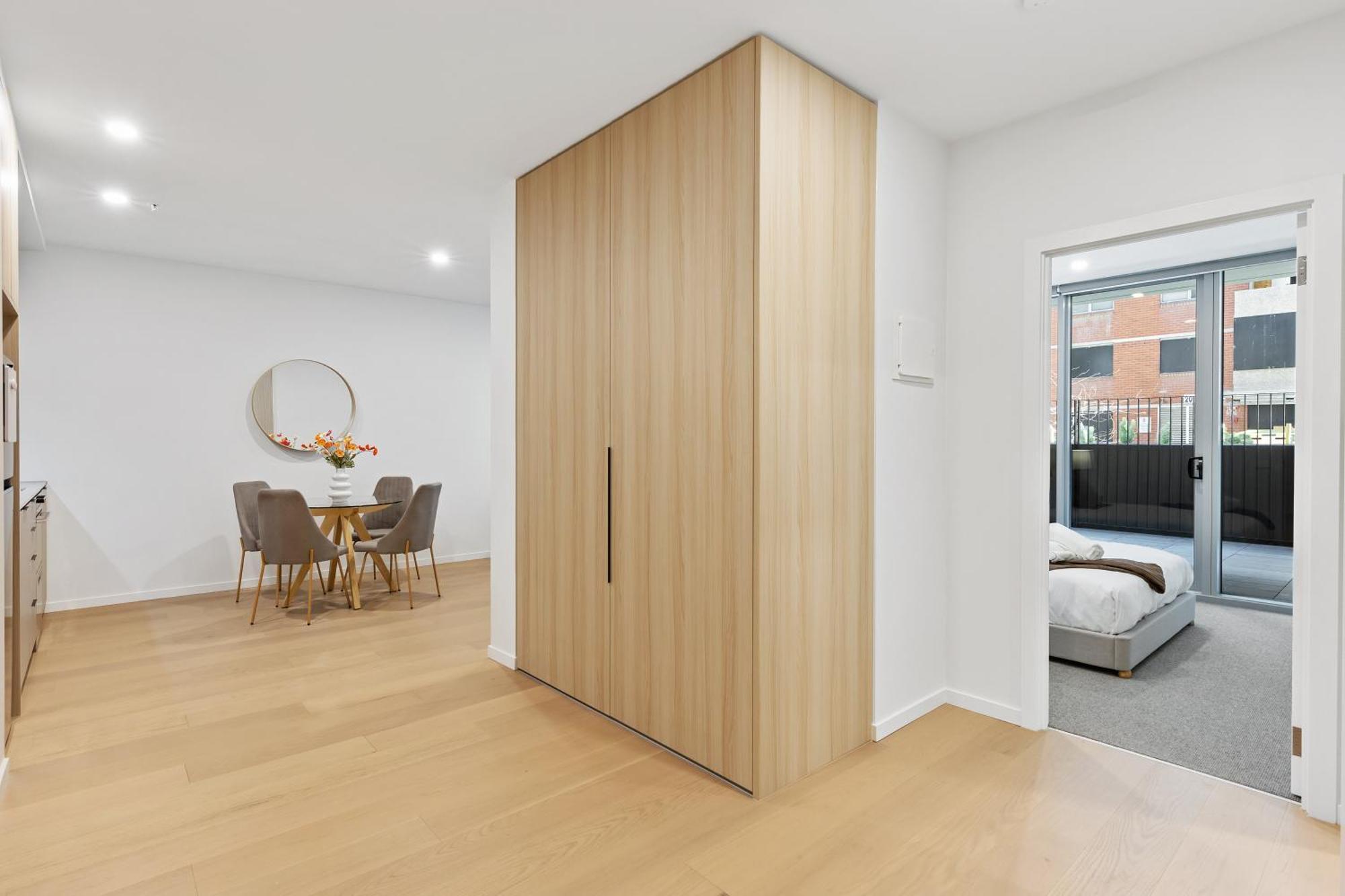 Stylish 1br In Trendy Area W Big Balcony & Parking Apartment *