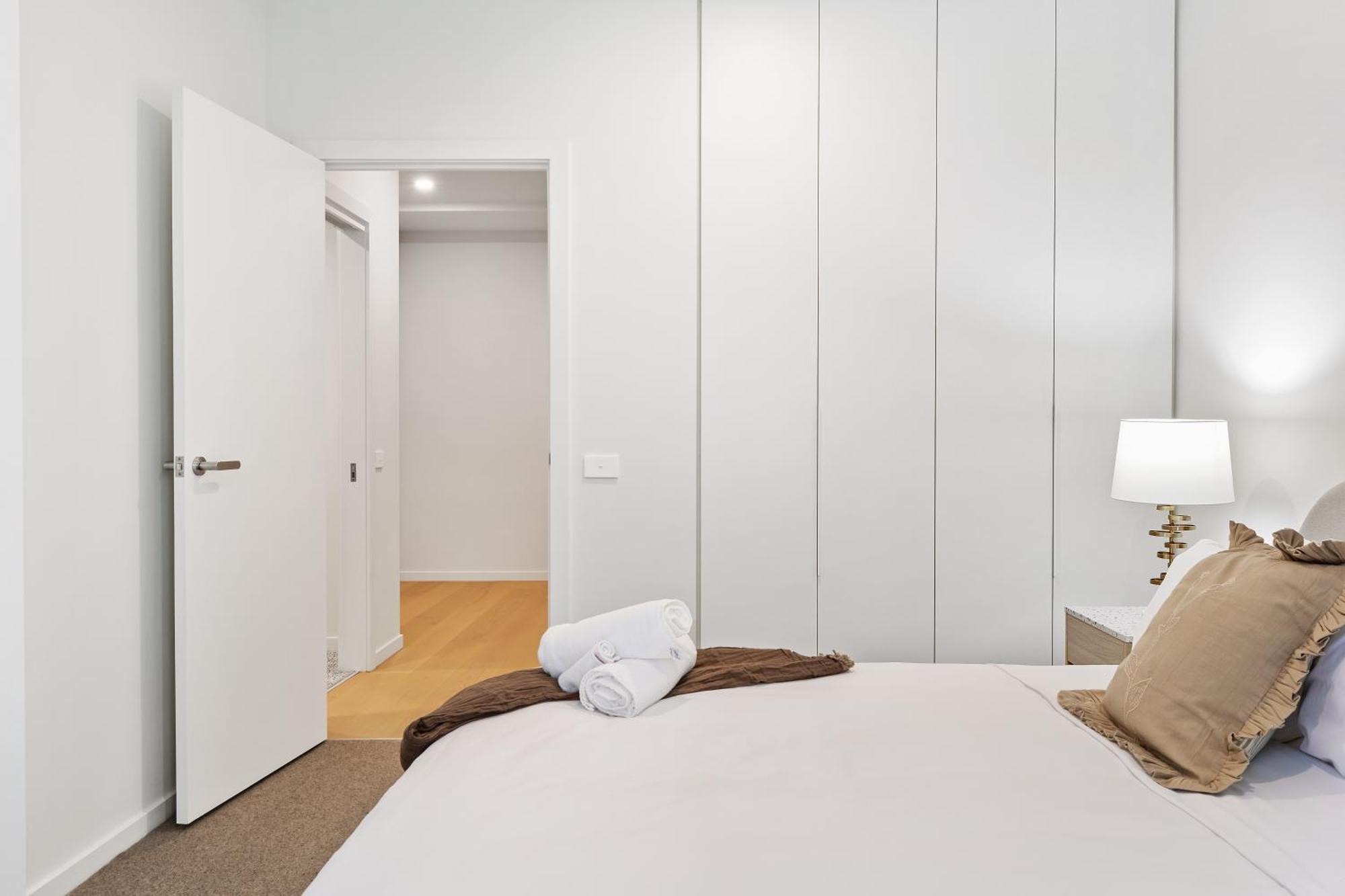 Stylish 1br In Trendy Area W Big Balcony & Parking Melbourne