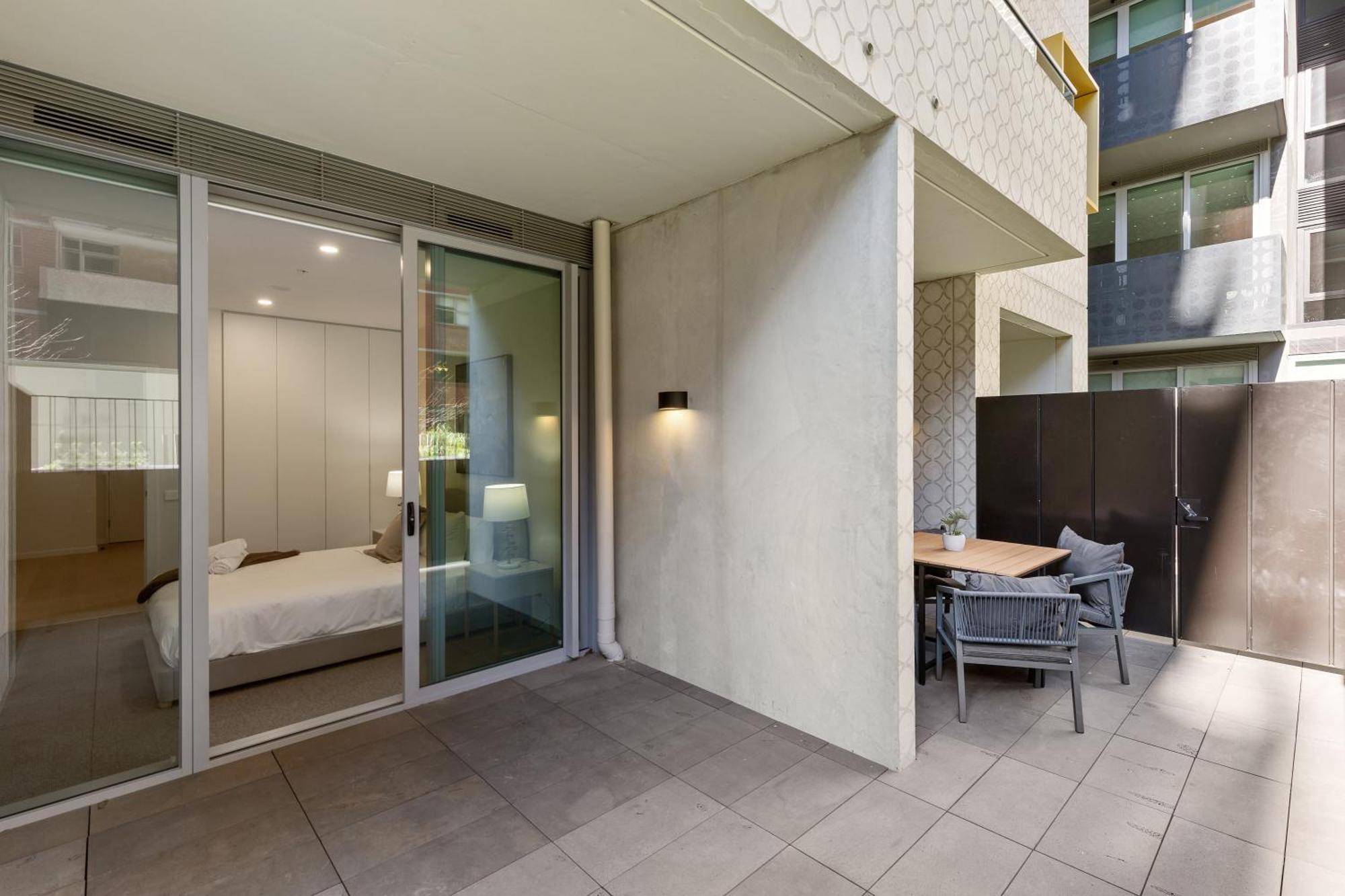 Stylish 1br In Trendy Area W Big Balcony & Parking Apartment *