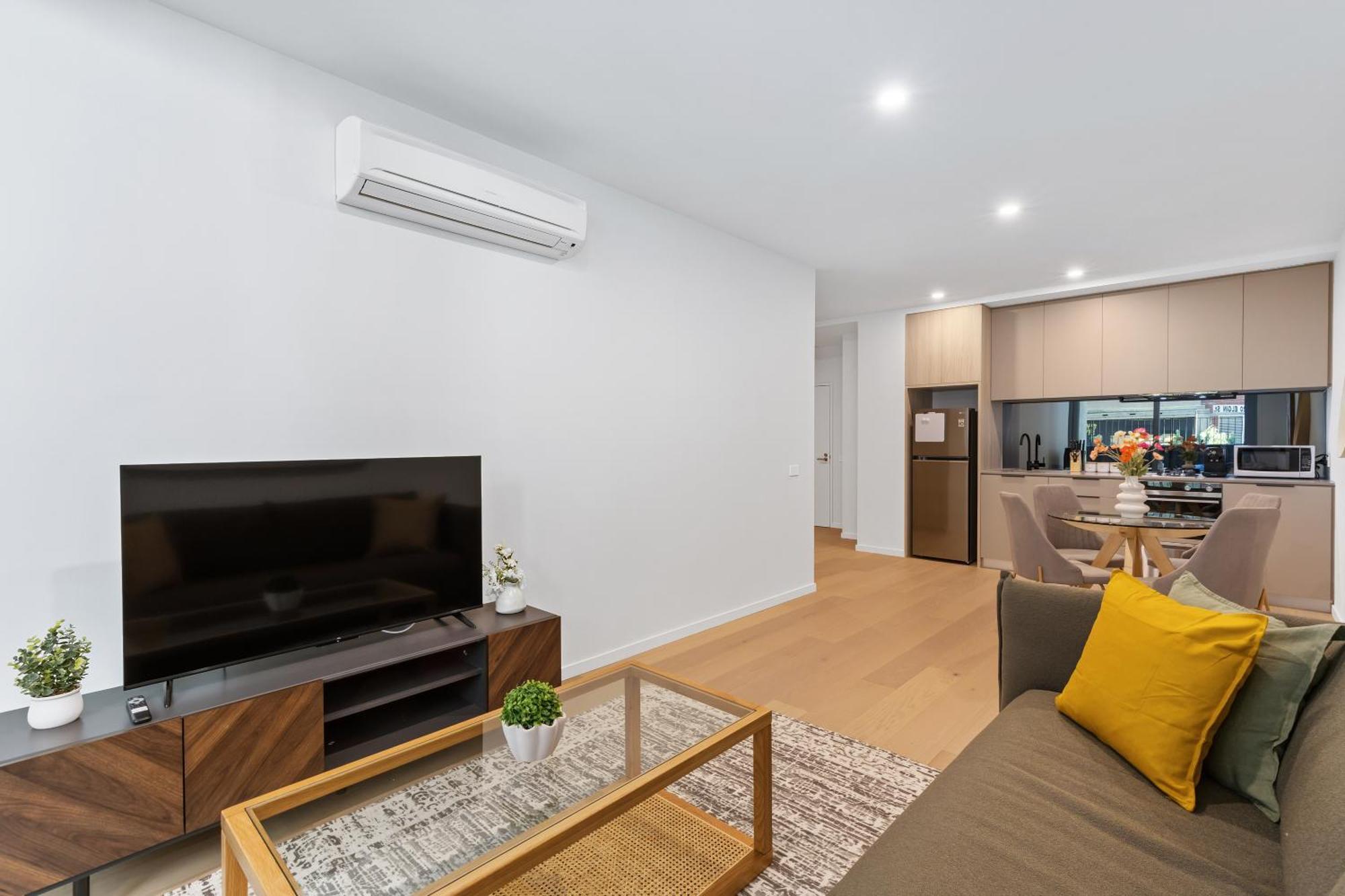 Stylish 1br In Trendy Area W Big Balcony & Parking *