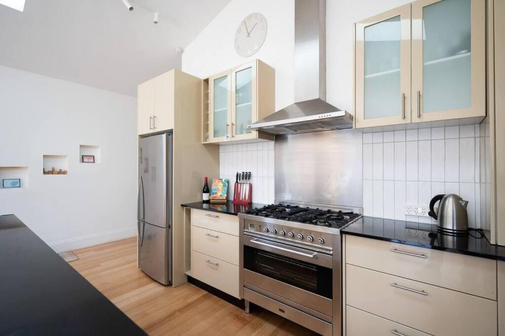 Holiday home Spacious Light-filled 3bd Sanctuary In Northcote *