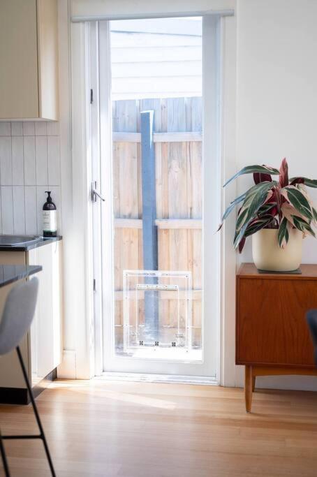 Spacious Light-filled 3bd Sanctuary In Northcote