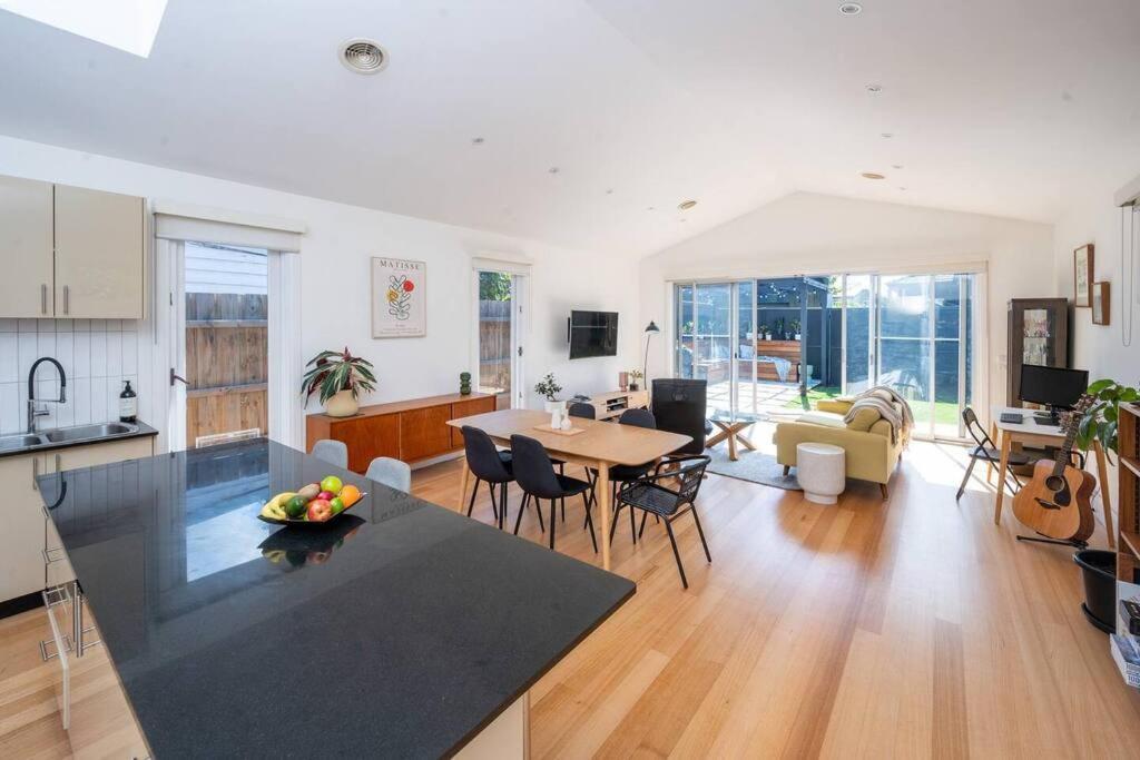 Holiday home Spacious Light-filled 3bd Sanctuary In Northcote Melbourne
