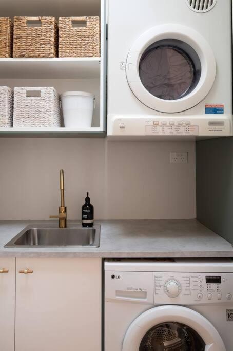 Spacious Light-filled 3bd Sanctuary In Northcote