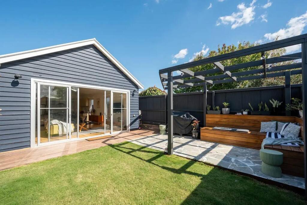 Spacious Light-filled 3bd Sanctuary In Northcote *