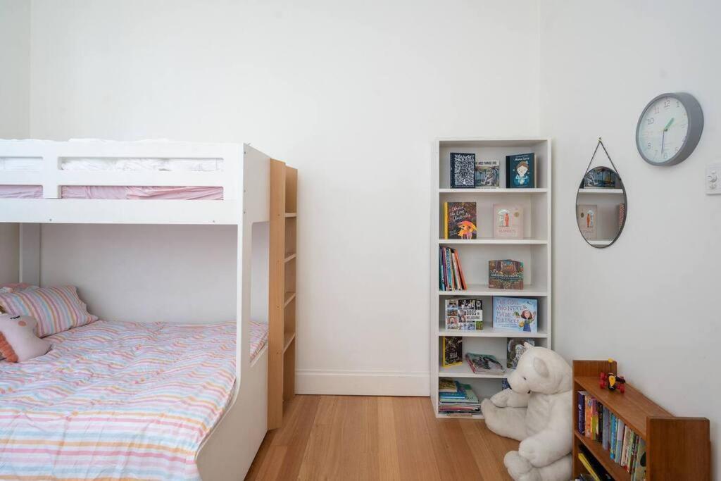 Spacious Light-filled 3bd Sanctuary In Northcote Holiday home Melbourne