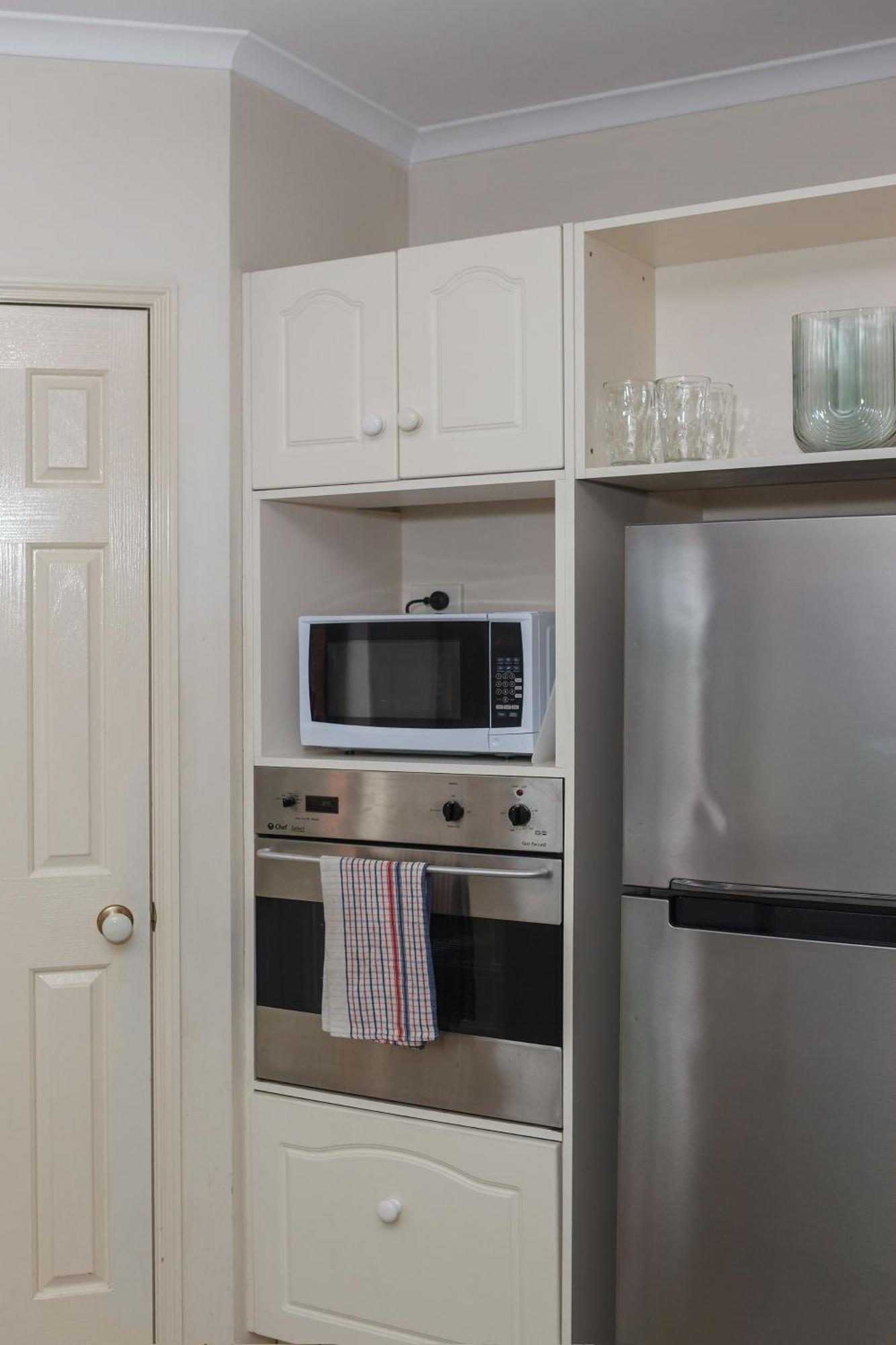 Heart Of Mckinnon Units By Ready Set Host Holiday home Melbourne