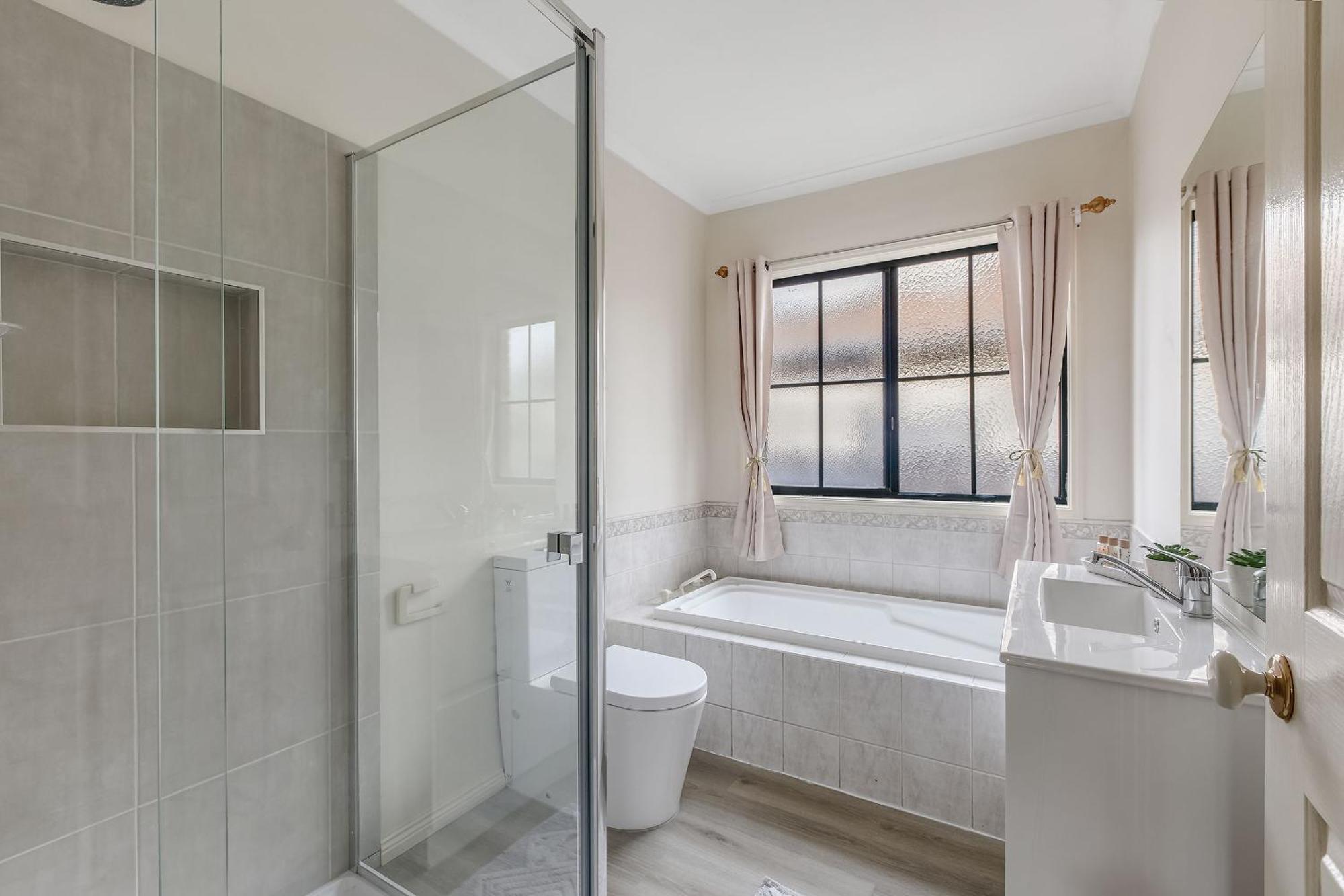 Heart Of Mckinnon Units By Ready Set Host * Melbourne