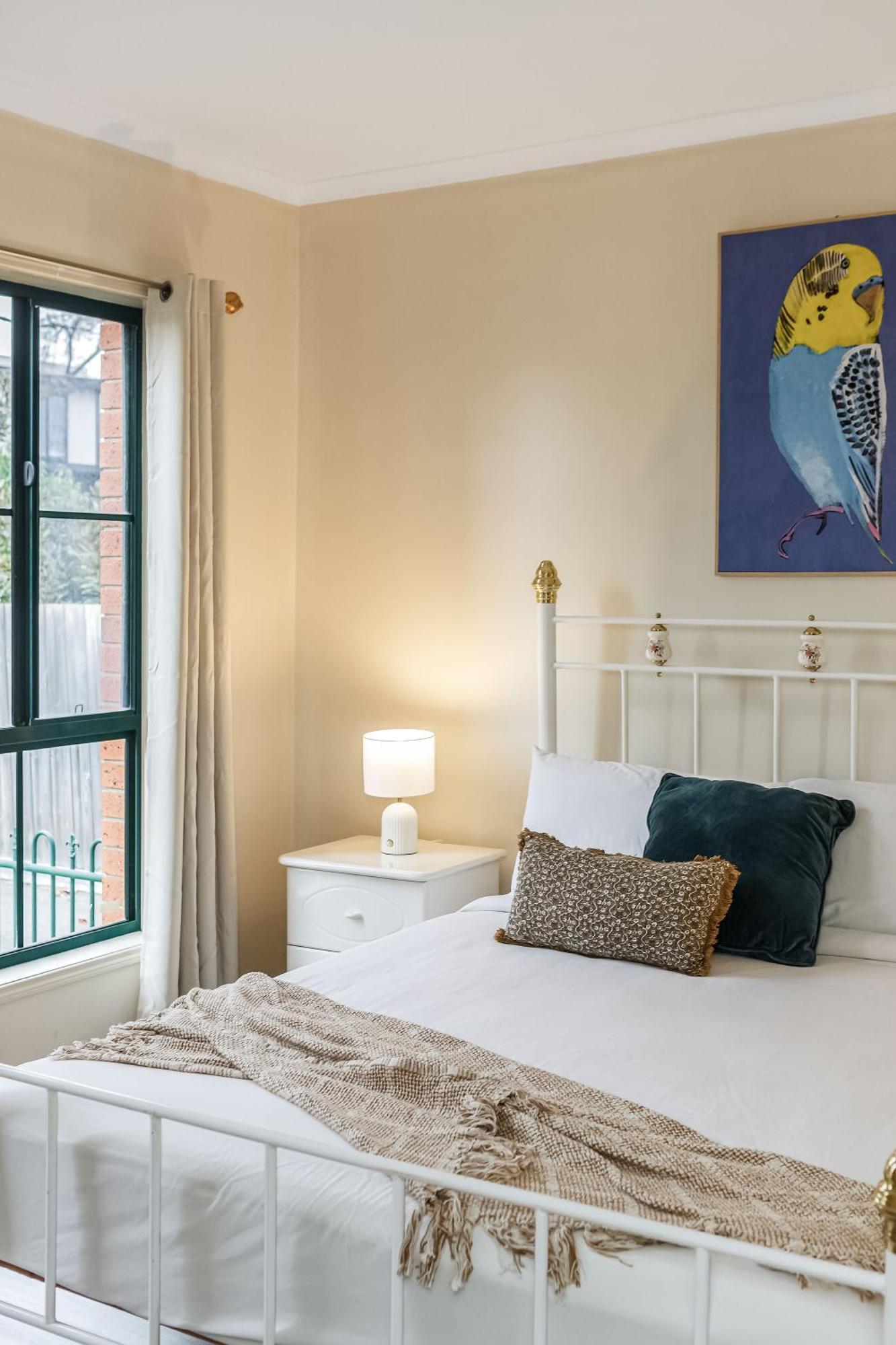 Heart Of Mckinnon Units By Ready Set Host Melbourne