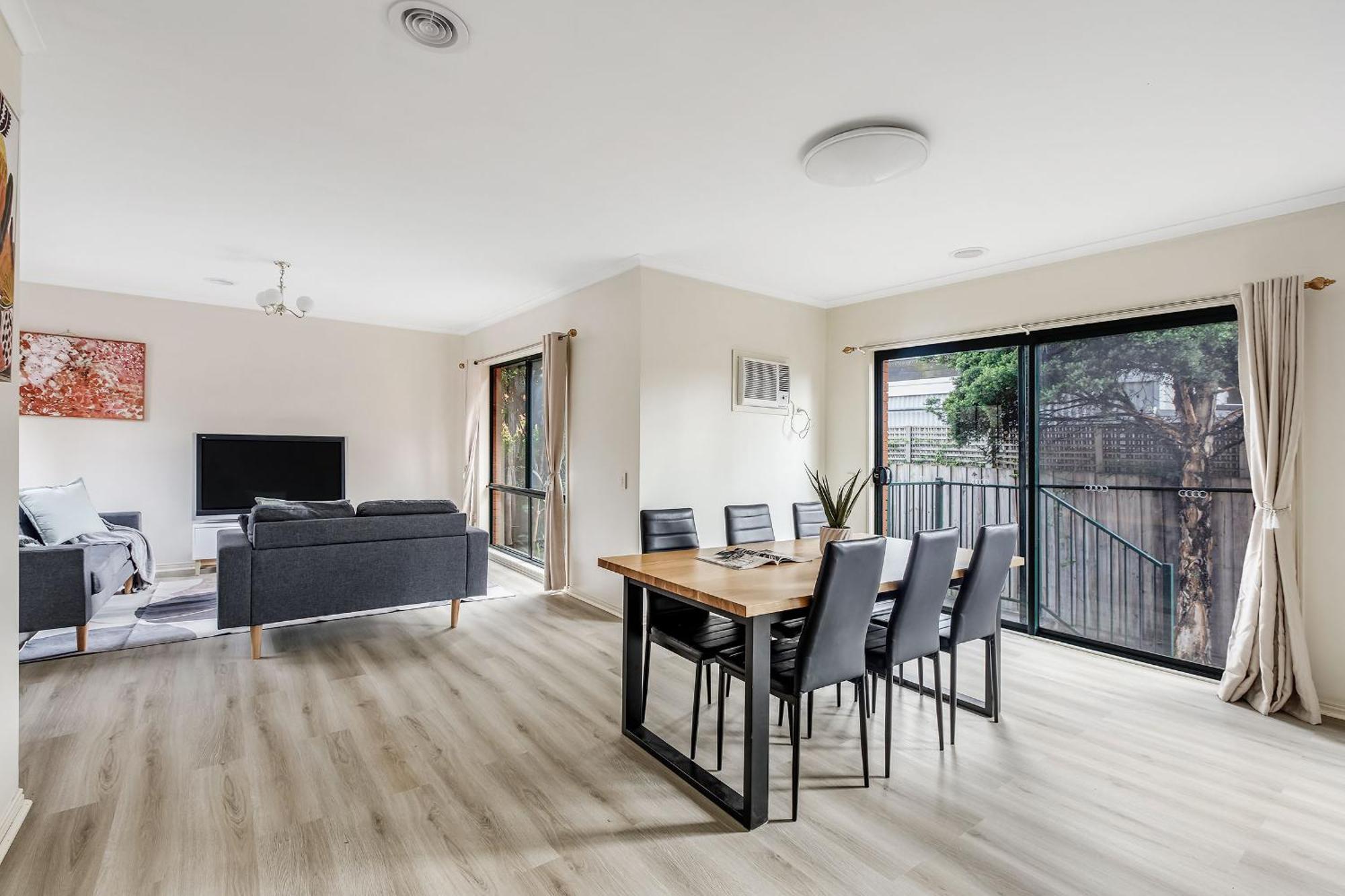 Holiday home Heart Of Mckinnon Units By Ready Set Host