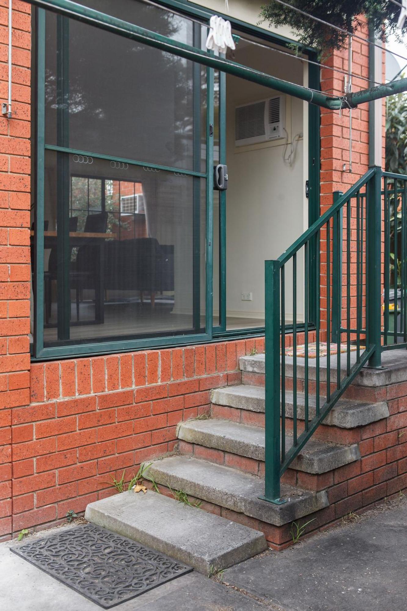 Holiday home Heart Of Mckinnon Units By Ready Set Host Melbourne