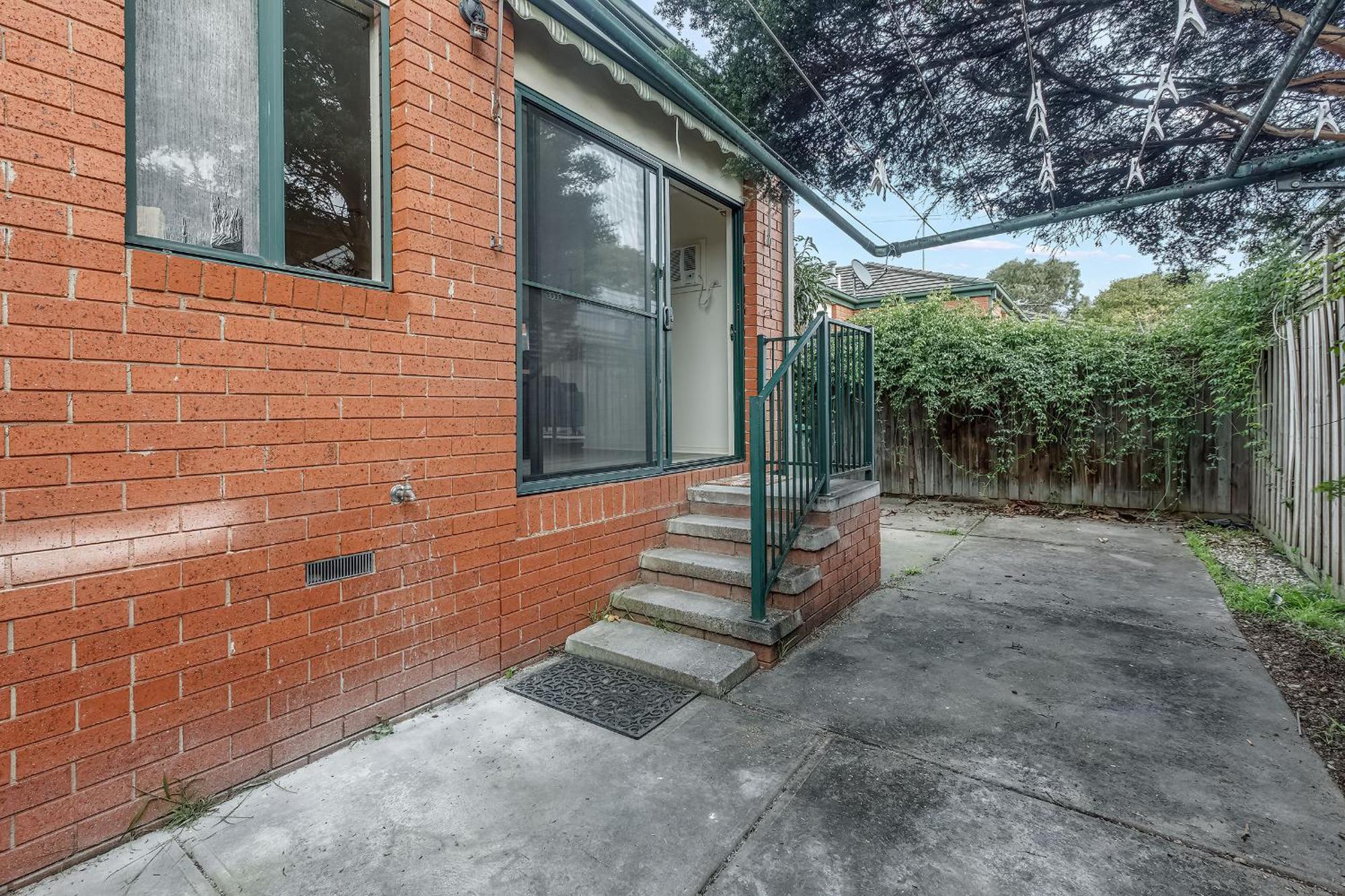Heart Of Mckinnon Units By Ready Set Host Melbourne