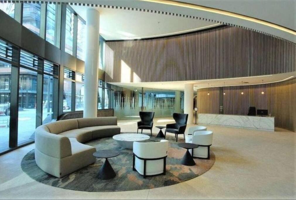 Legend Of Docklands Apartment *