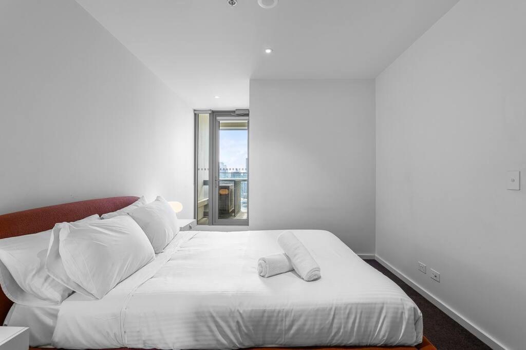 Modern & Magnificent-harbor Views 3b2b2car Parks Melbourne