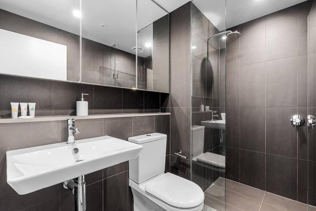 Modern & Magnificent-harbor Views 3b2b2car Parks * Melbourne