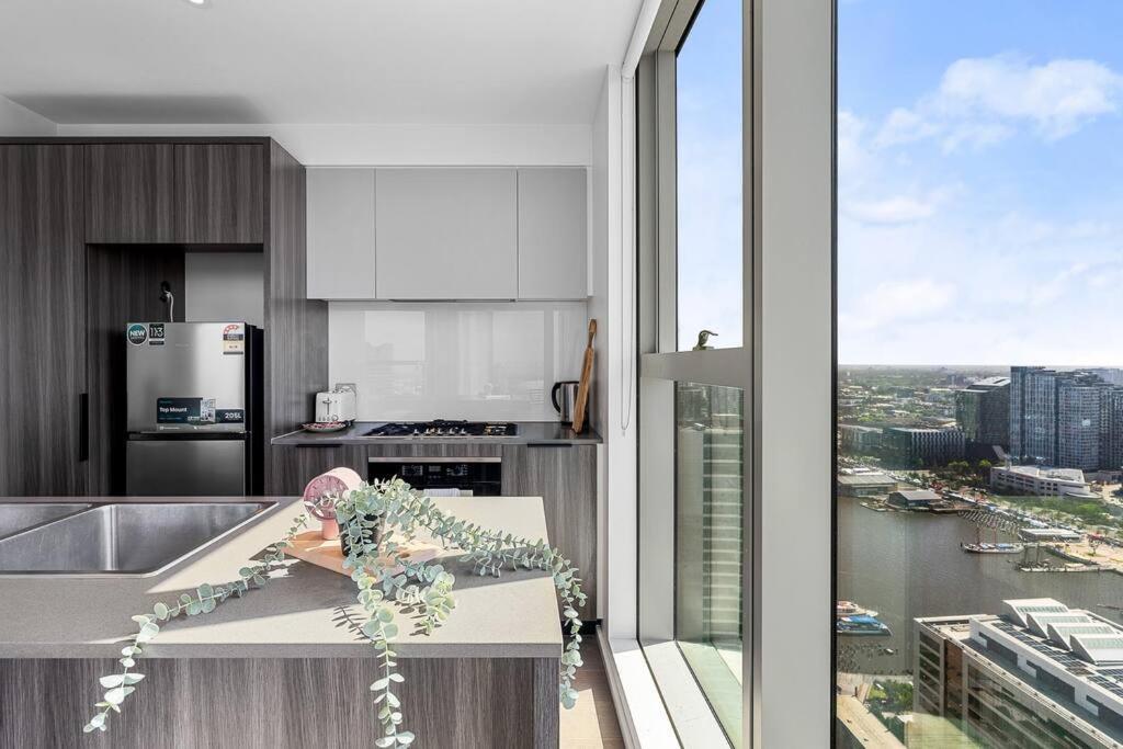 Apartment Modern & Magnificent-harbor Views 3b2b2car Parks Melbourne