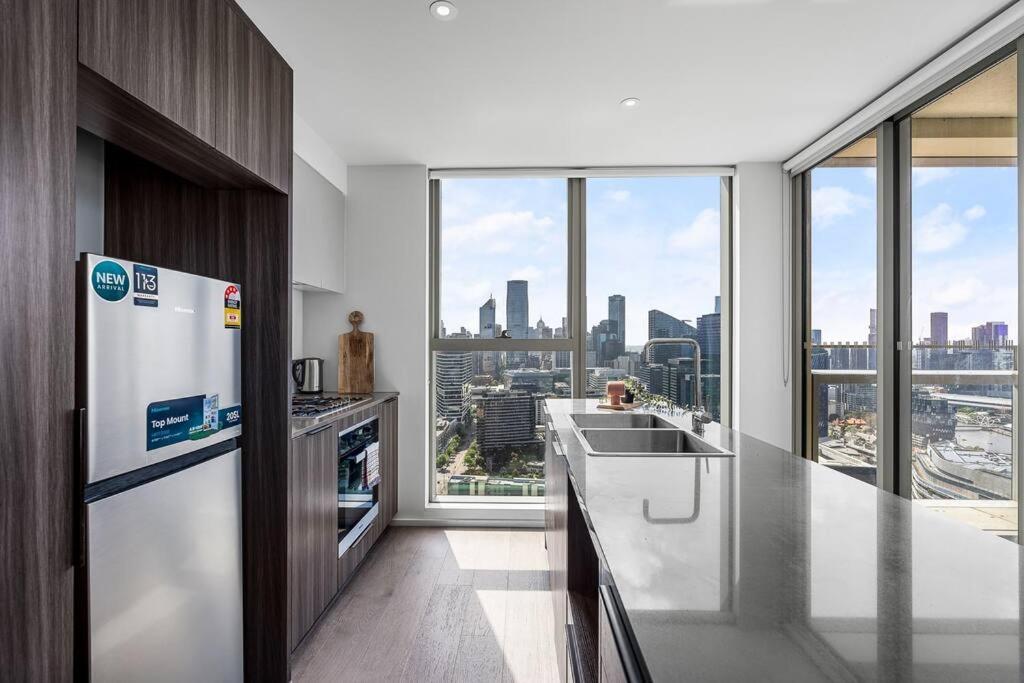 Modern & Magnificent-harbor Views 3b2b2car Parks Apartment