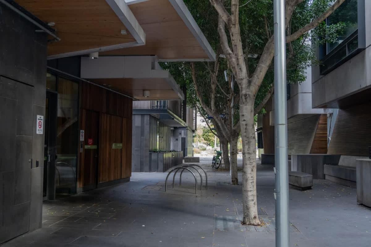 2br In Docklands Wifi Walk Water Nearby