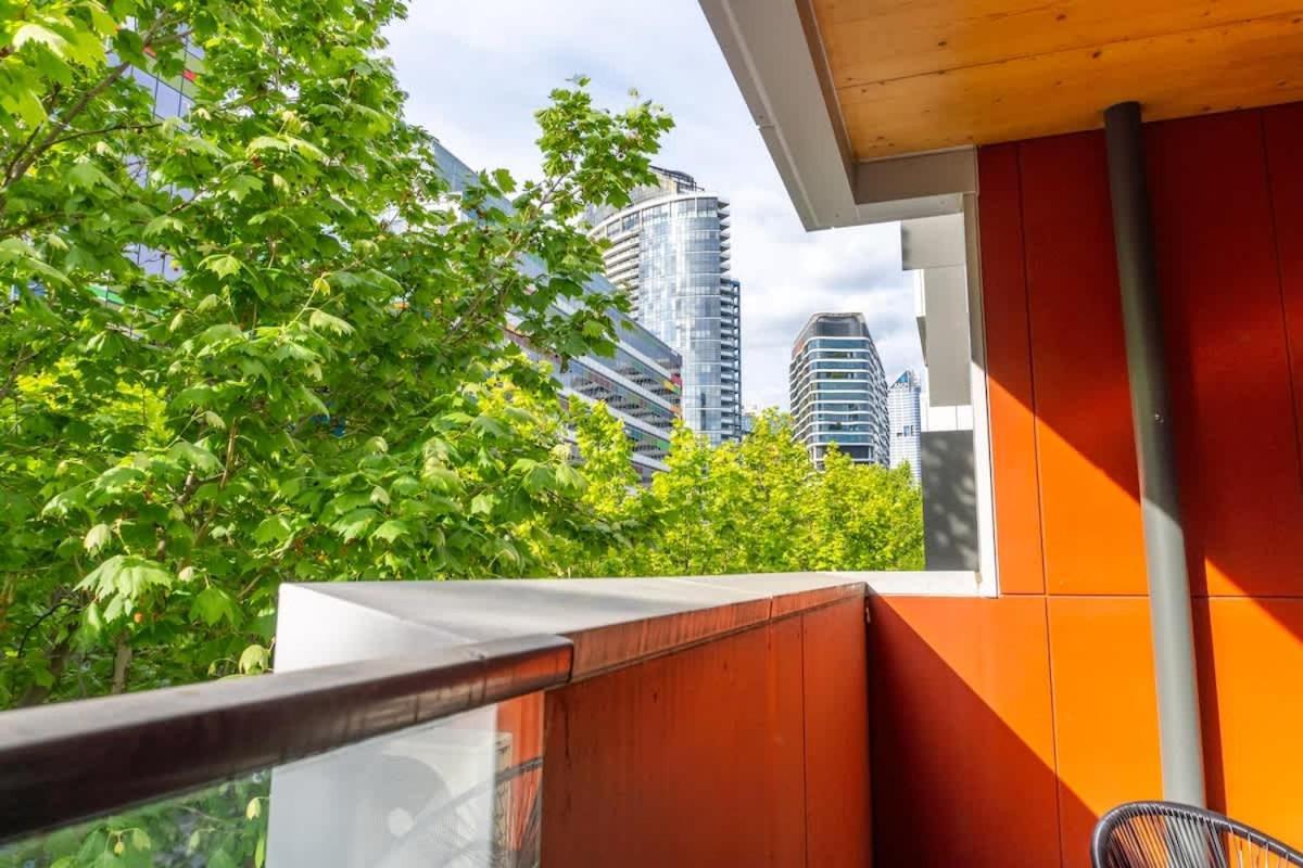2br In Docklands Wifi Walk Water Nearby Apartment