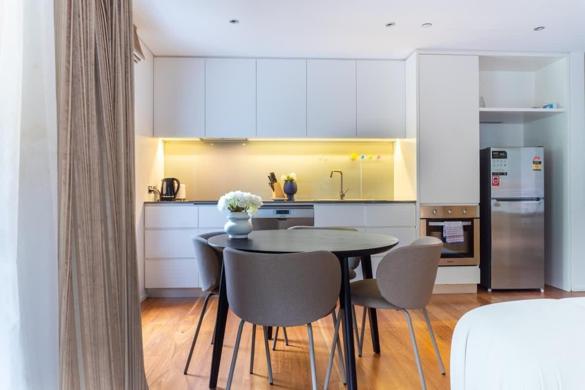 2br In Docklands Wifi Walk Water Nearby * Melbourne