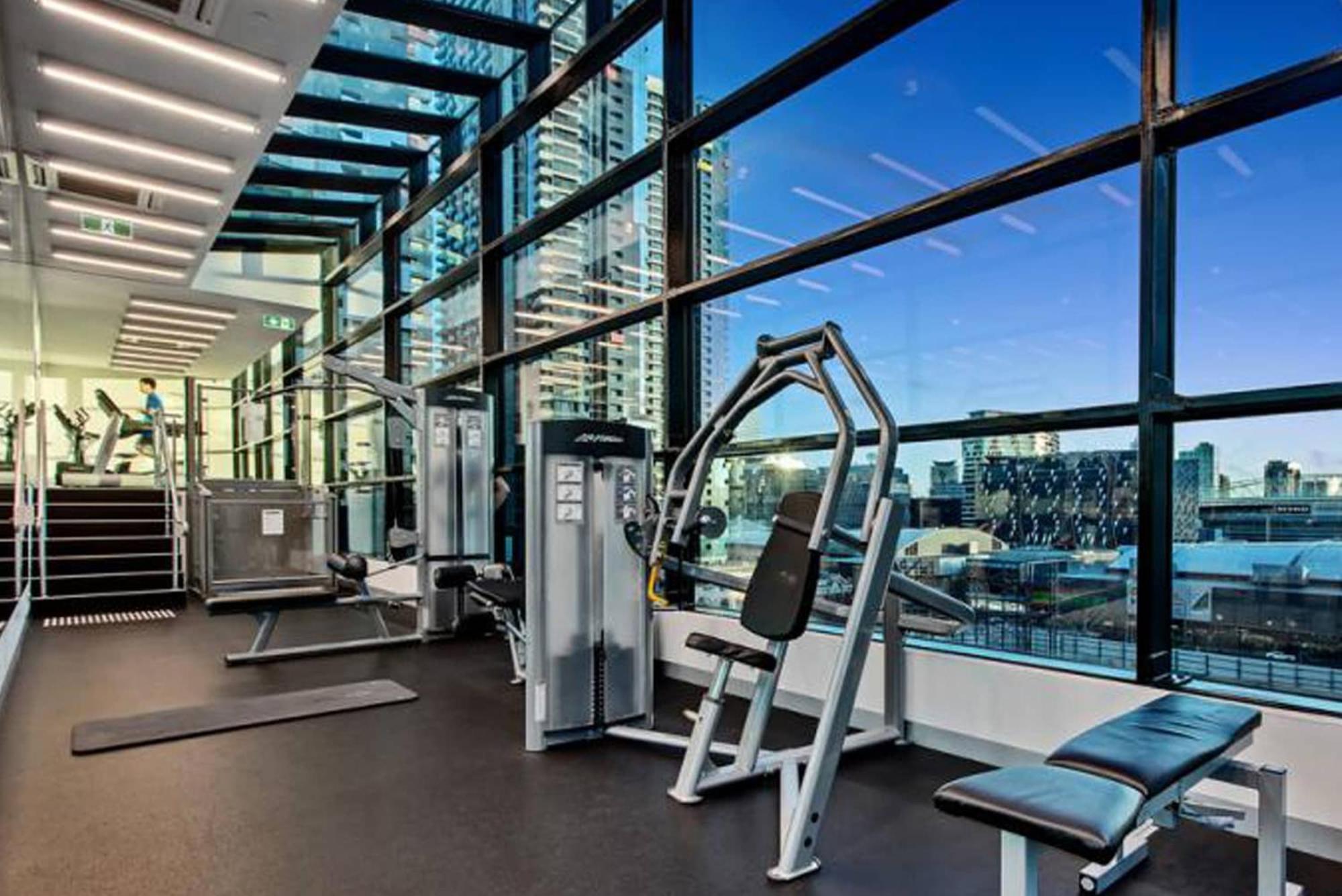 Apartment Chic Views Modern Comfort Near Southern Cross Melbourne