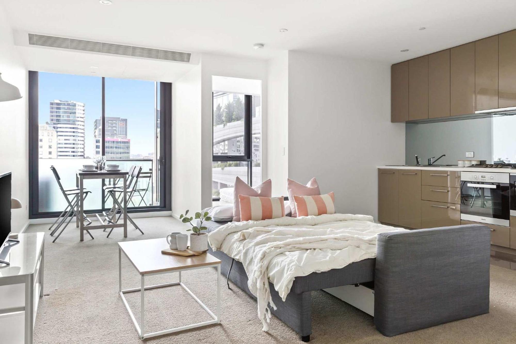 Chic Views Modern Comfort Near Southern Cross Melbourne