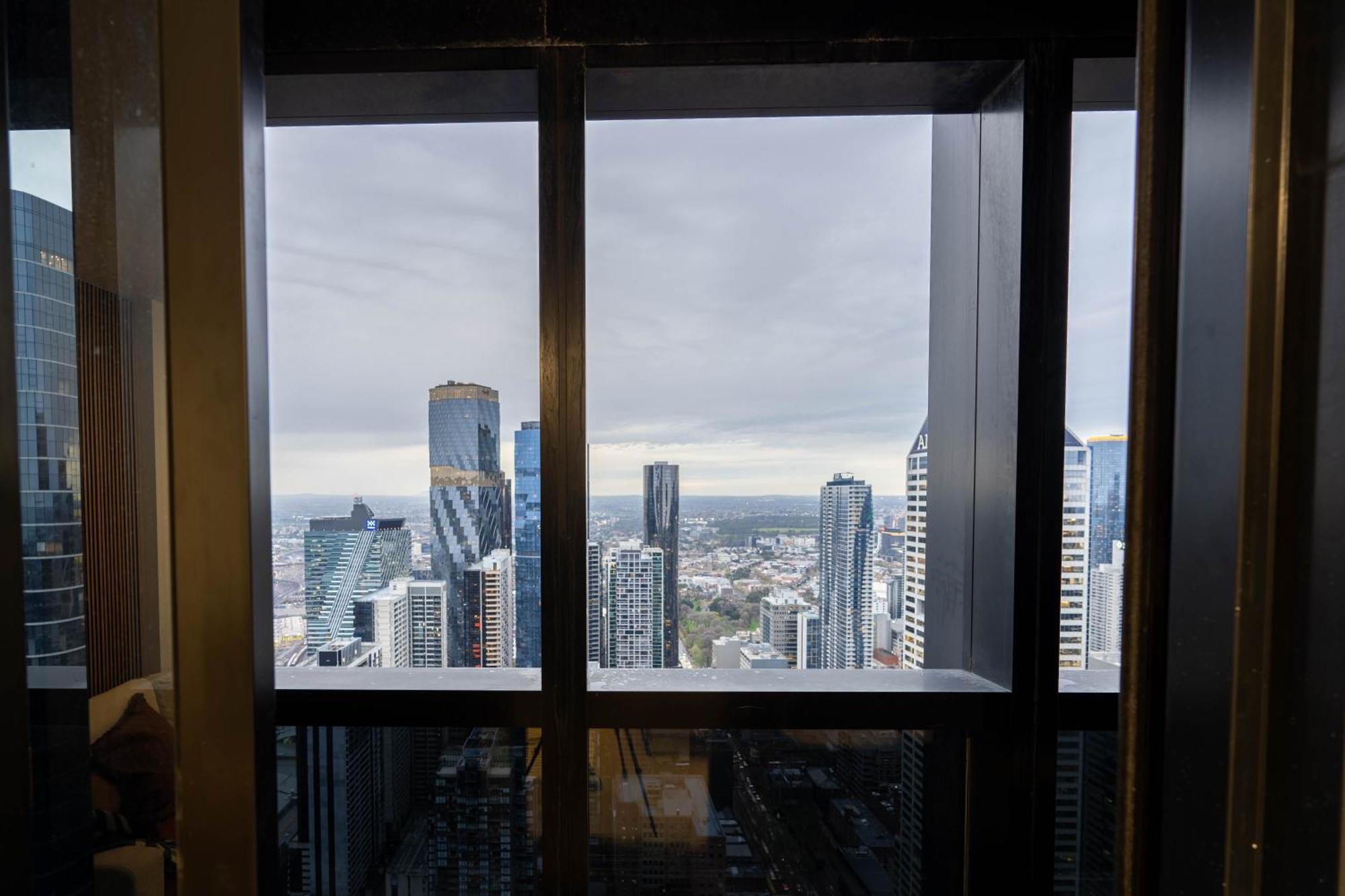 Luxury Collins St Apartment- 2br W Balcony- High Floor Apartment